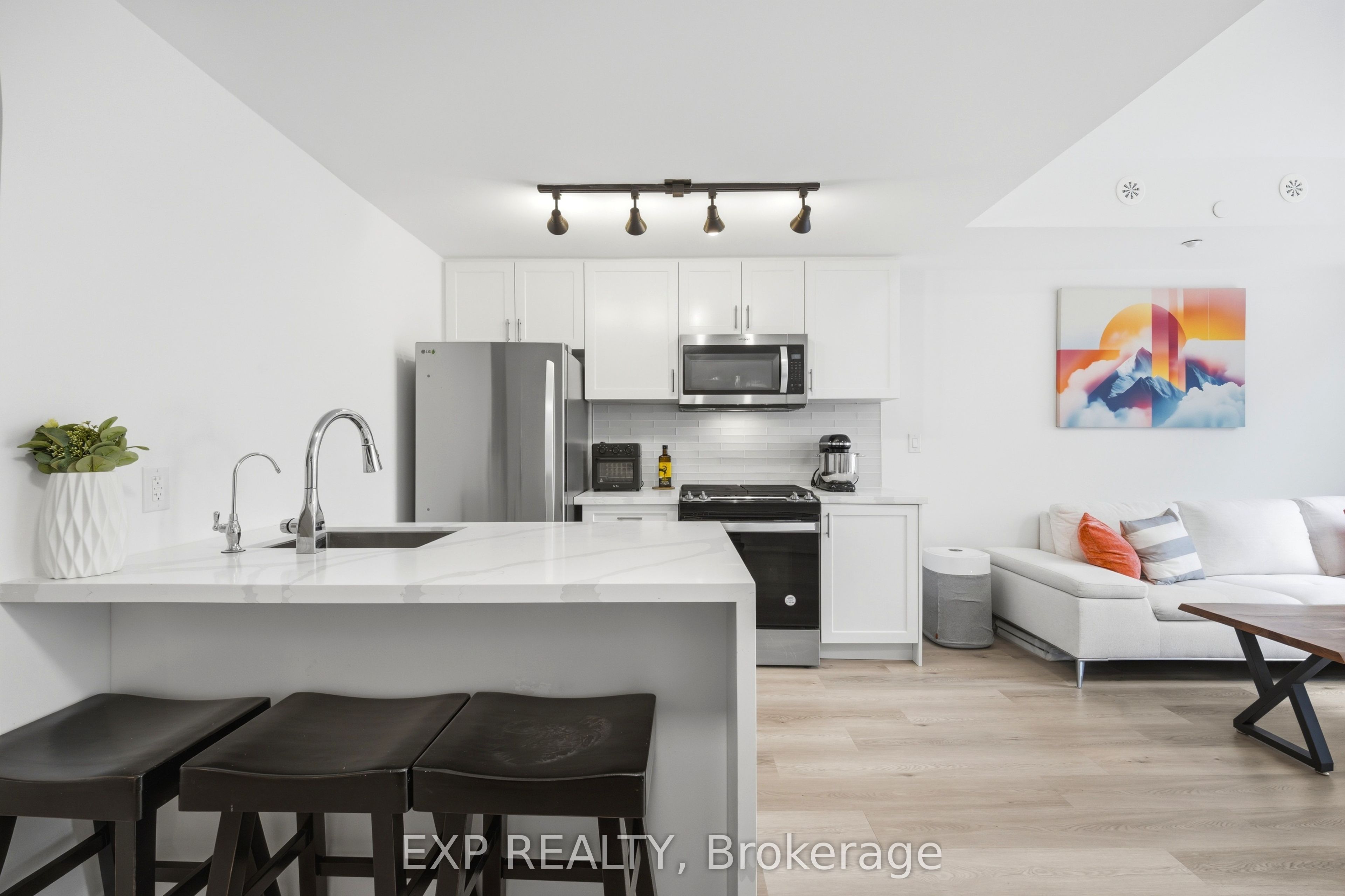 1475 O'Connor Drive 14, Toronto, ON M4B 2V5 photo 5