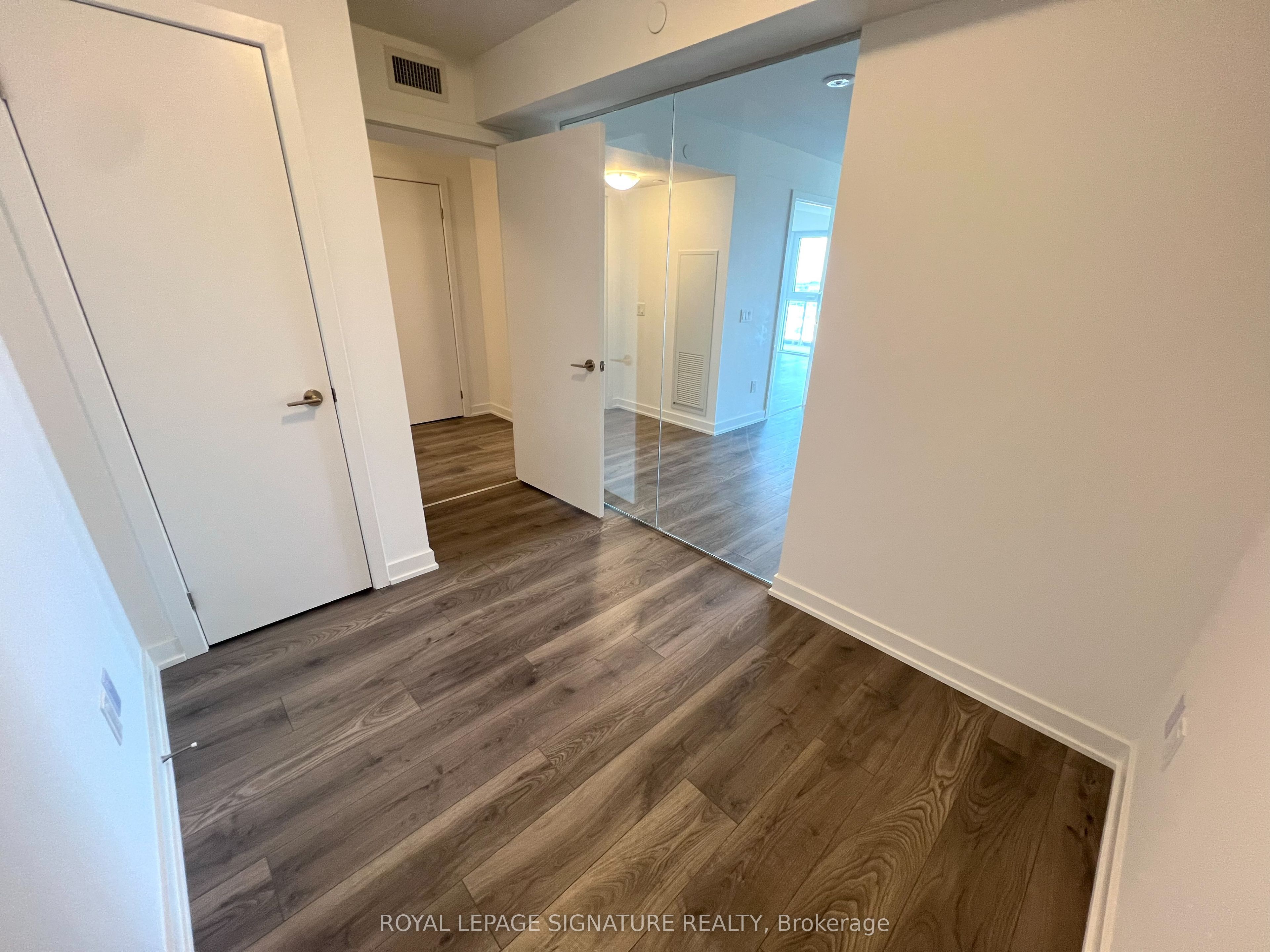 1010 Sandy Beach Road 2106, Pickering, ON L1W 0C7 photo 5