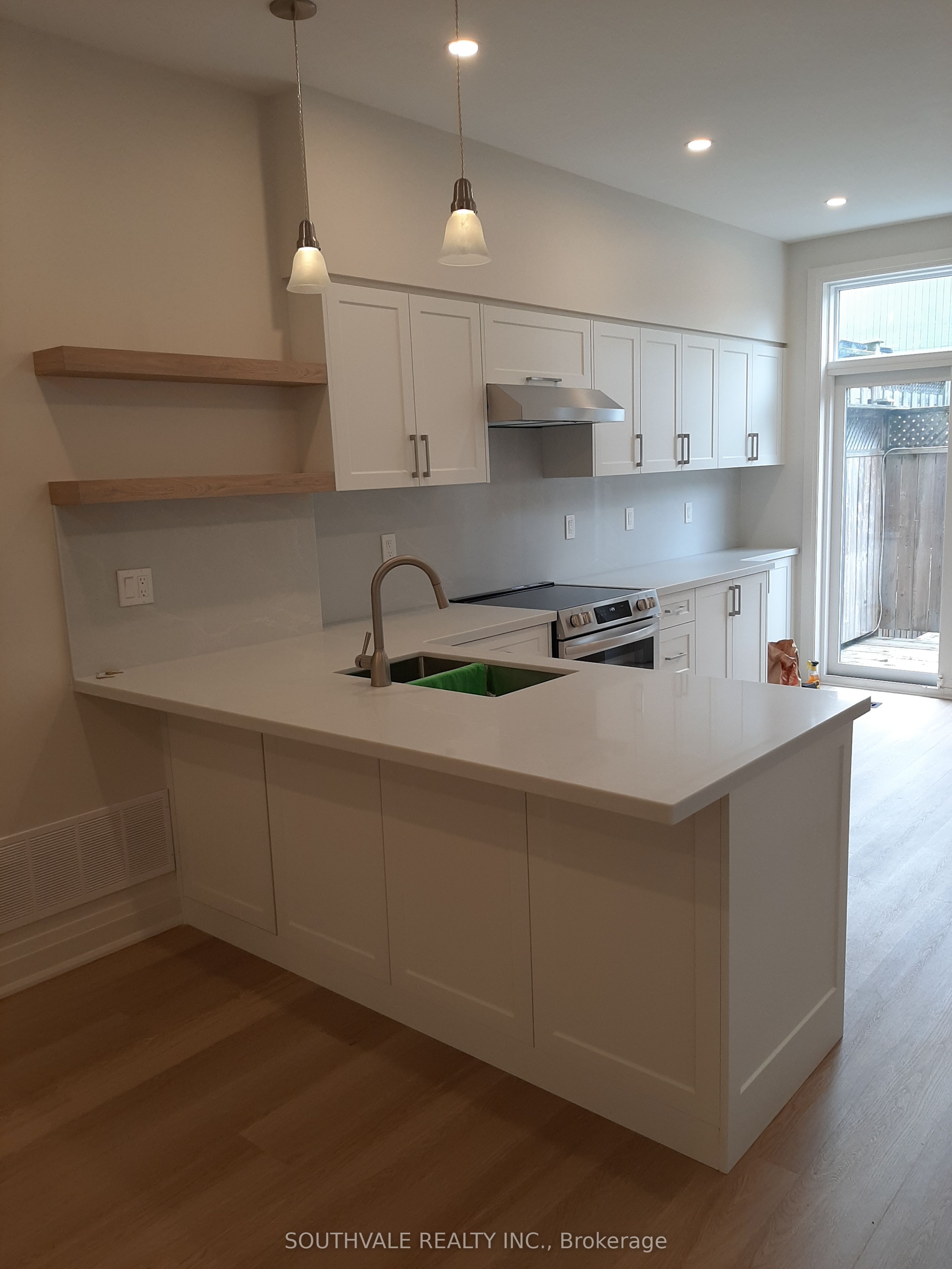 19 Macphail Avenue, Toronto, ON M4K 4A1 photo 3