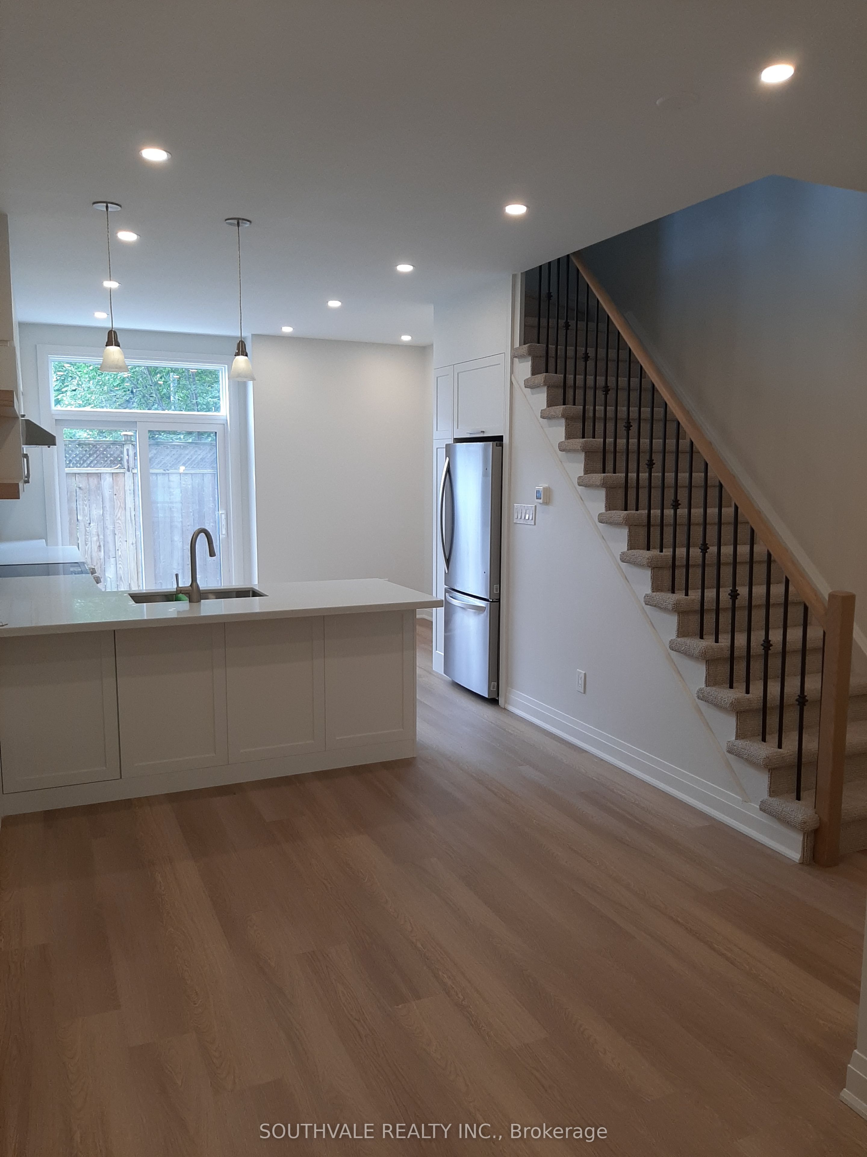 19 Macphail Avenue, Toronto, ON M4K 4A1 photo 5