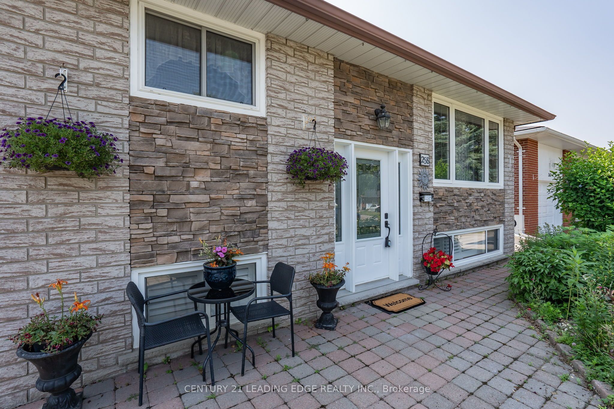 258 Nipigon Street, Oshawa, ON L1J 4N7 photo 2