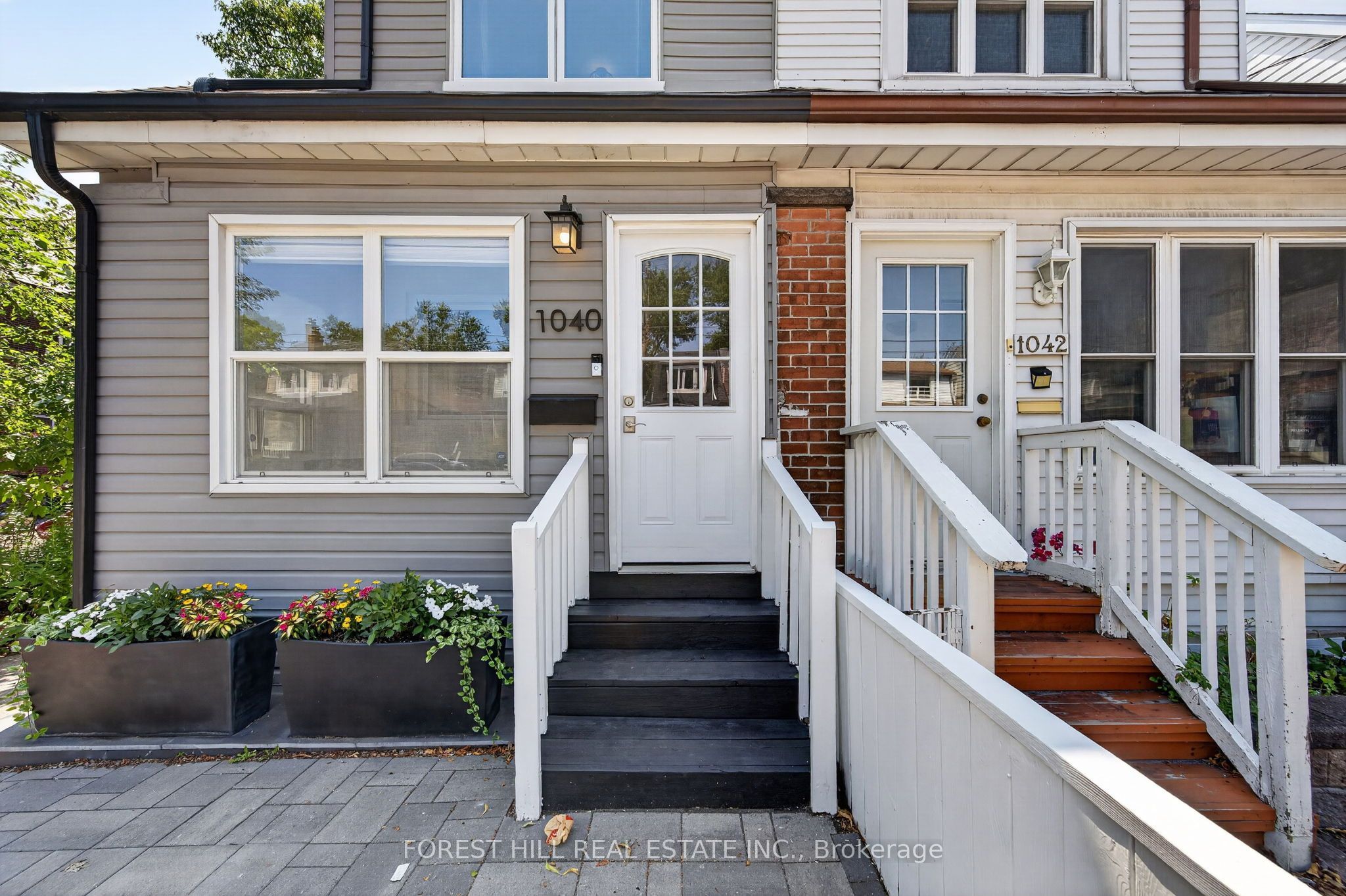 1040 Woodbine Avenue, Toronto, ON M4C 4C4 photo 2
