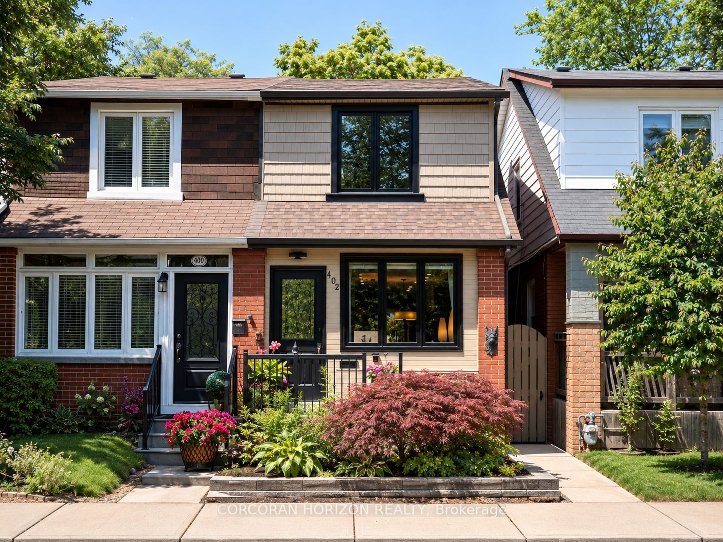 402 Rhodes Avenue, Toronto, ON M4L 3A5 photo 2