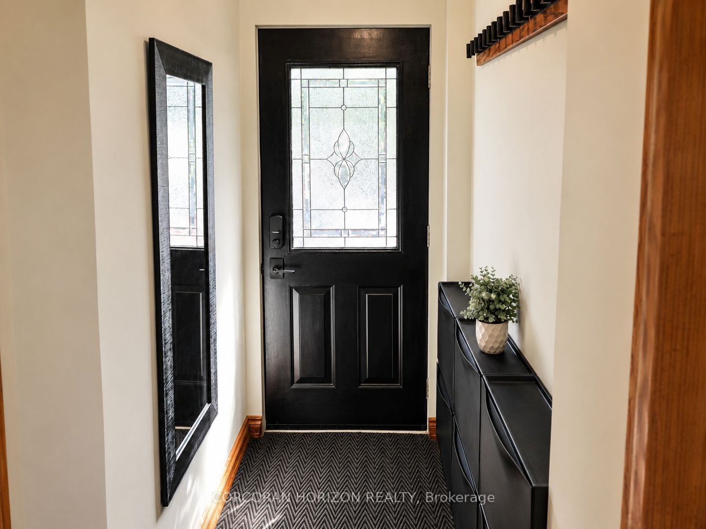 402 Rhodes Avenue, Toronto, ON M4L 3A5 photo 4