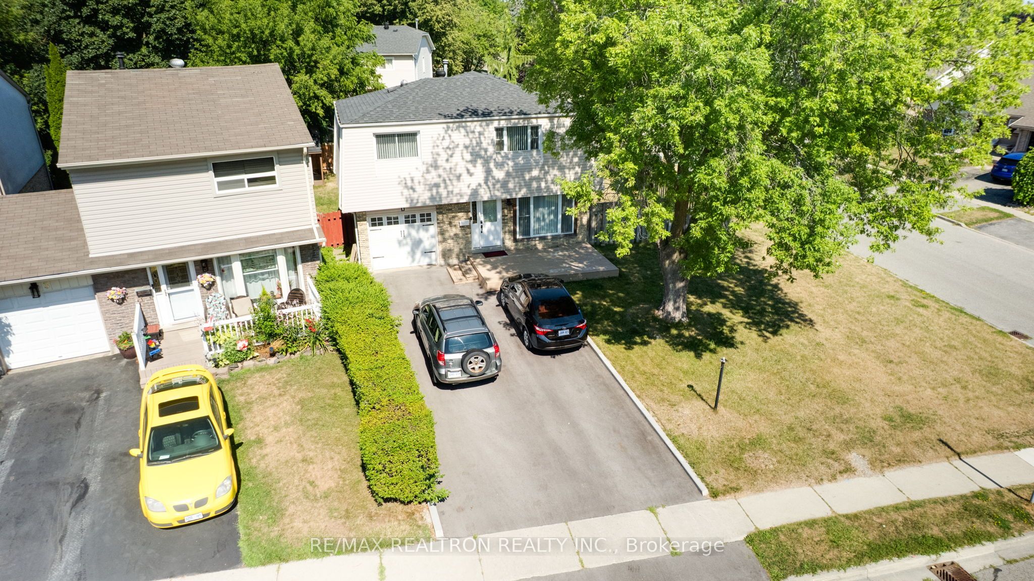 1 Harrison Court, Whitby, ON L1N 6E2 photo 2