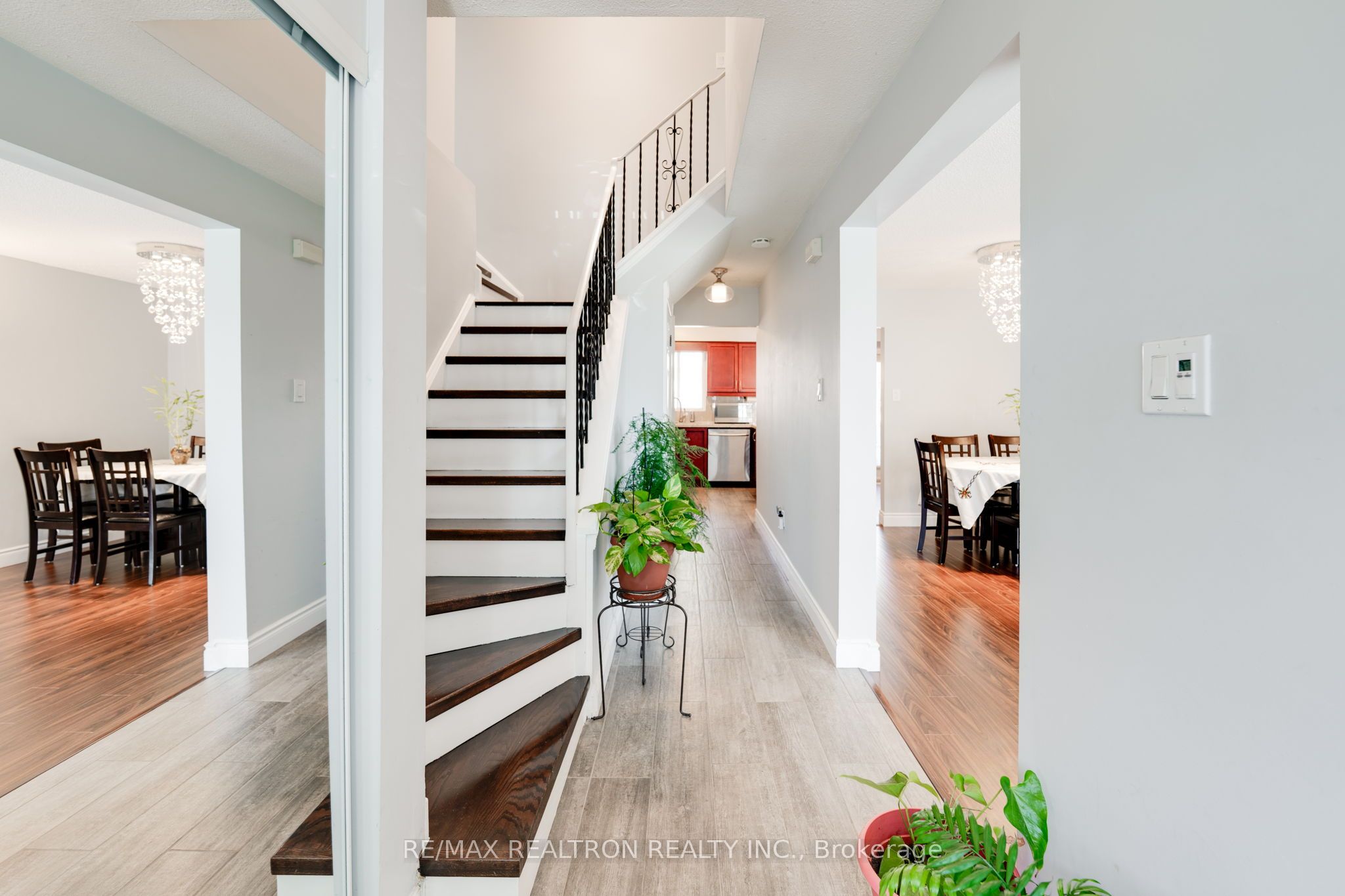 1 Harrison Court, Whitby, ON L1N 6E2 photo 3
