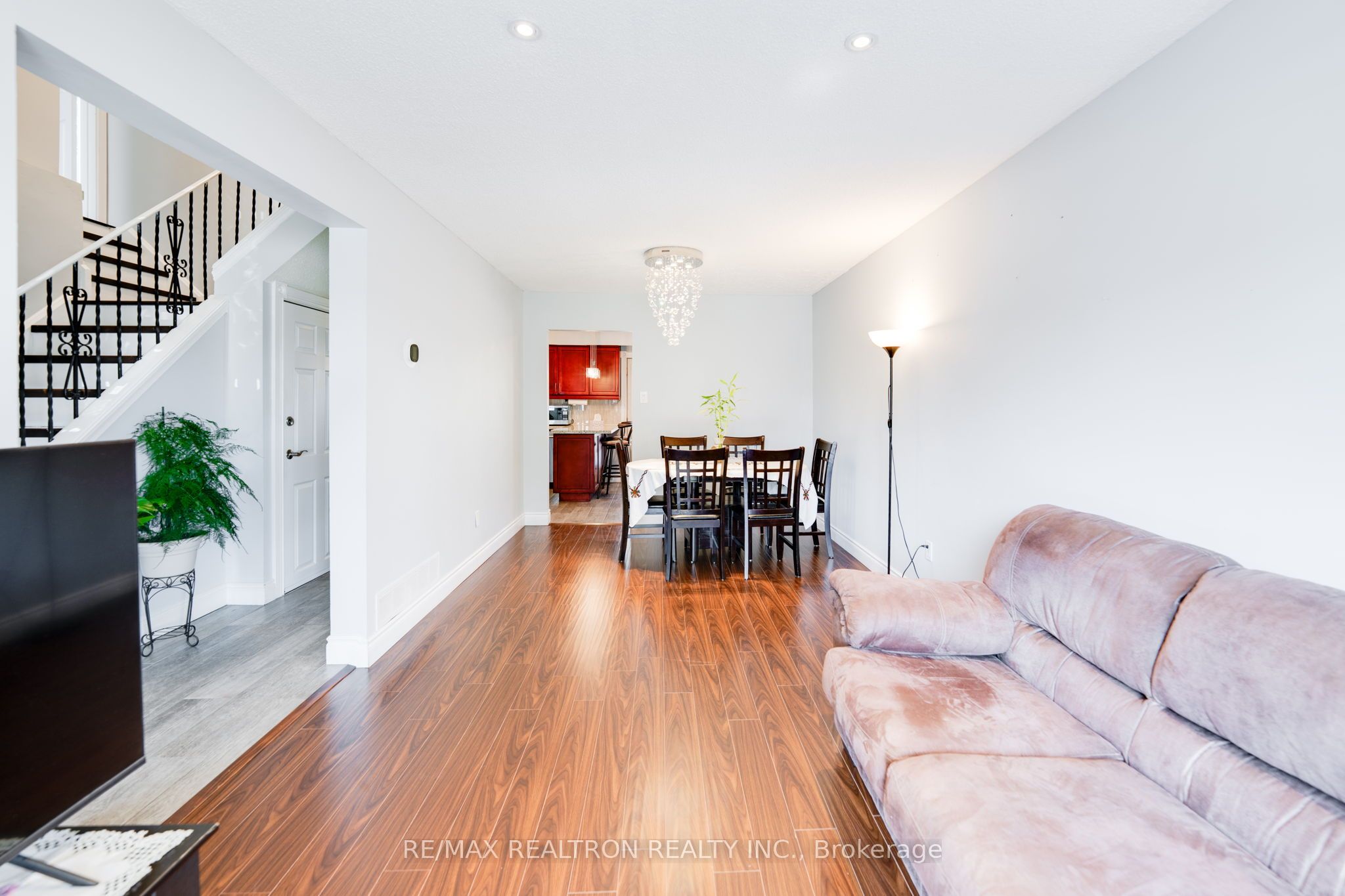 1 Harrison Court, Whitby, ON L1N 6E2 photo 5