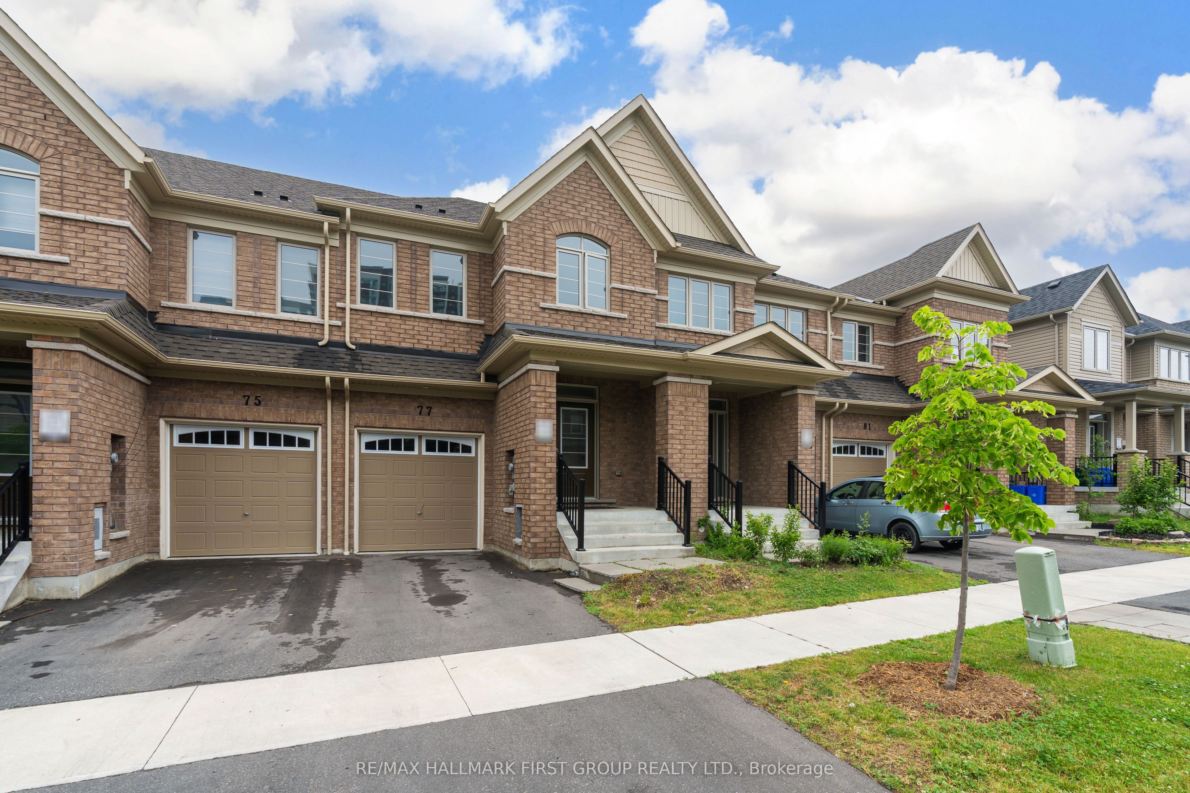 77 Air Dancer Crescent, Oshawa, ON L1L 0V3 photo 2