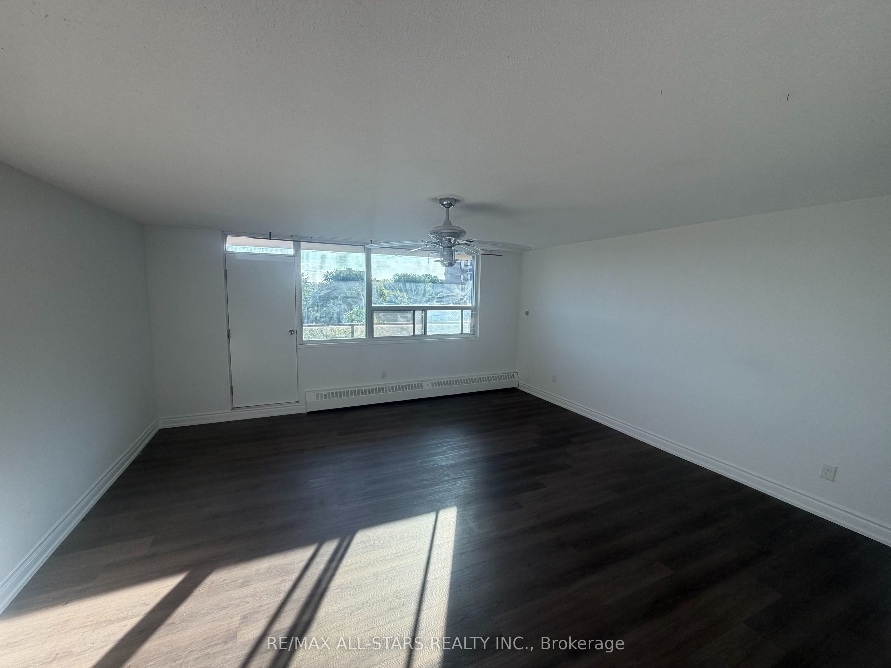 180 Markham Road 603, Toronto, ON M1M 2Z9 photo 2