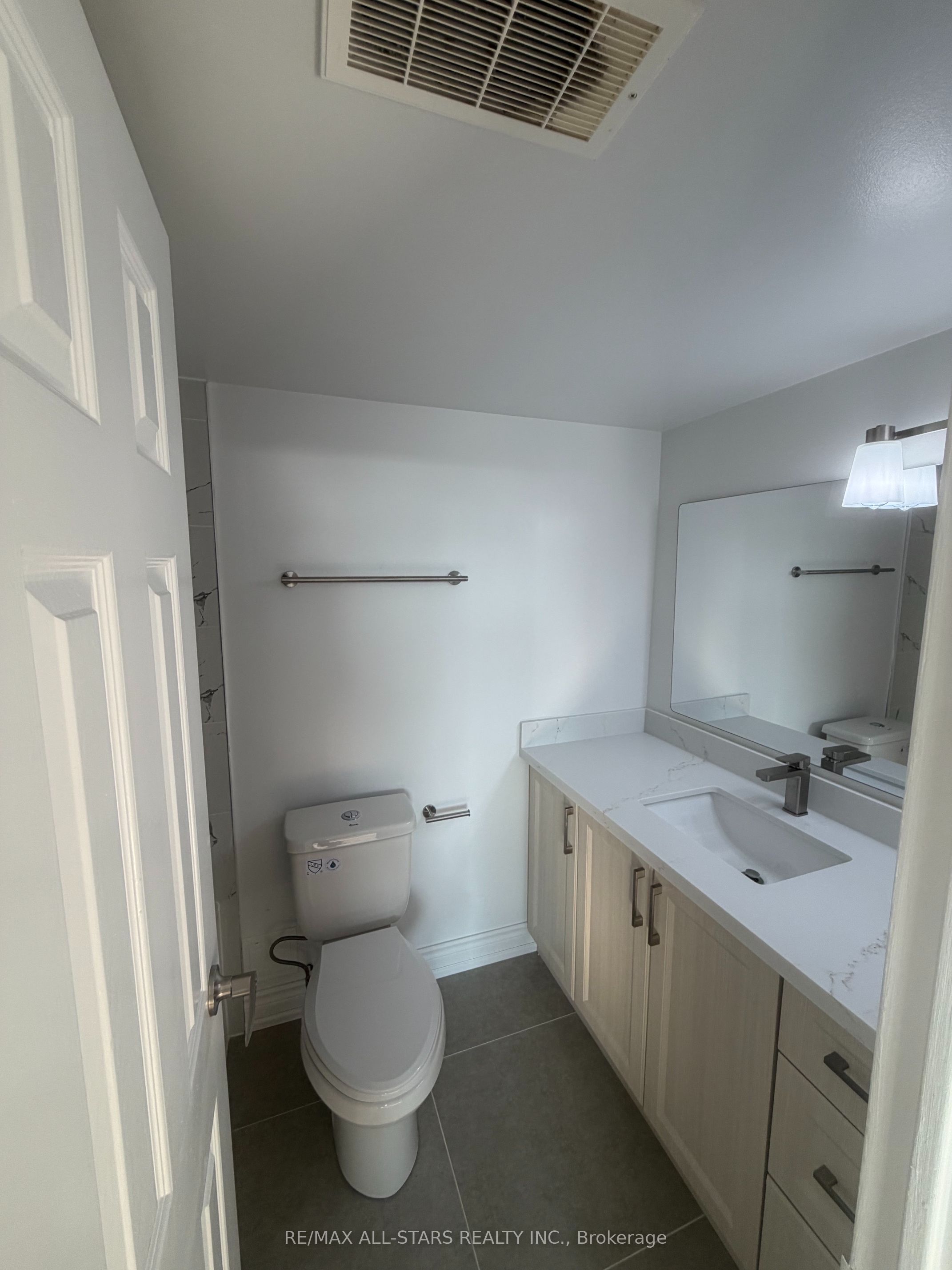 180 Markham Road 603, Toronto, ON M1M 2Z9 photo 4