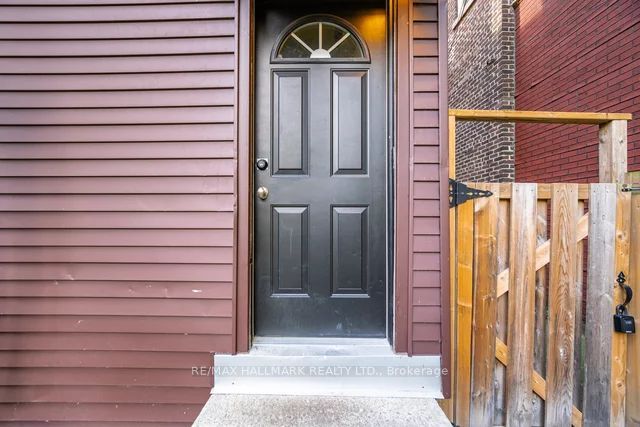 40 Brookmount Road Basement, Toronto, ON M4L 3N2 photo 3