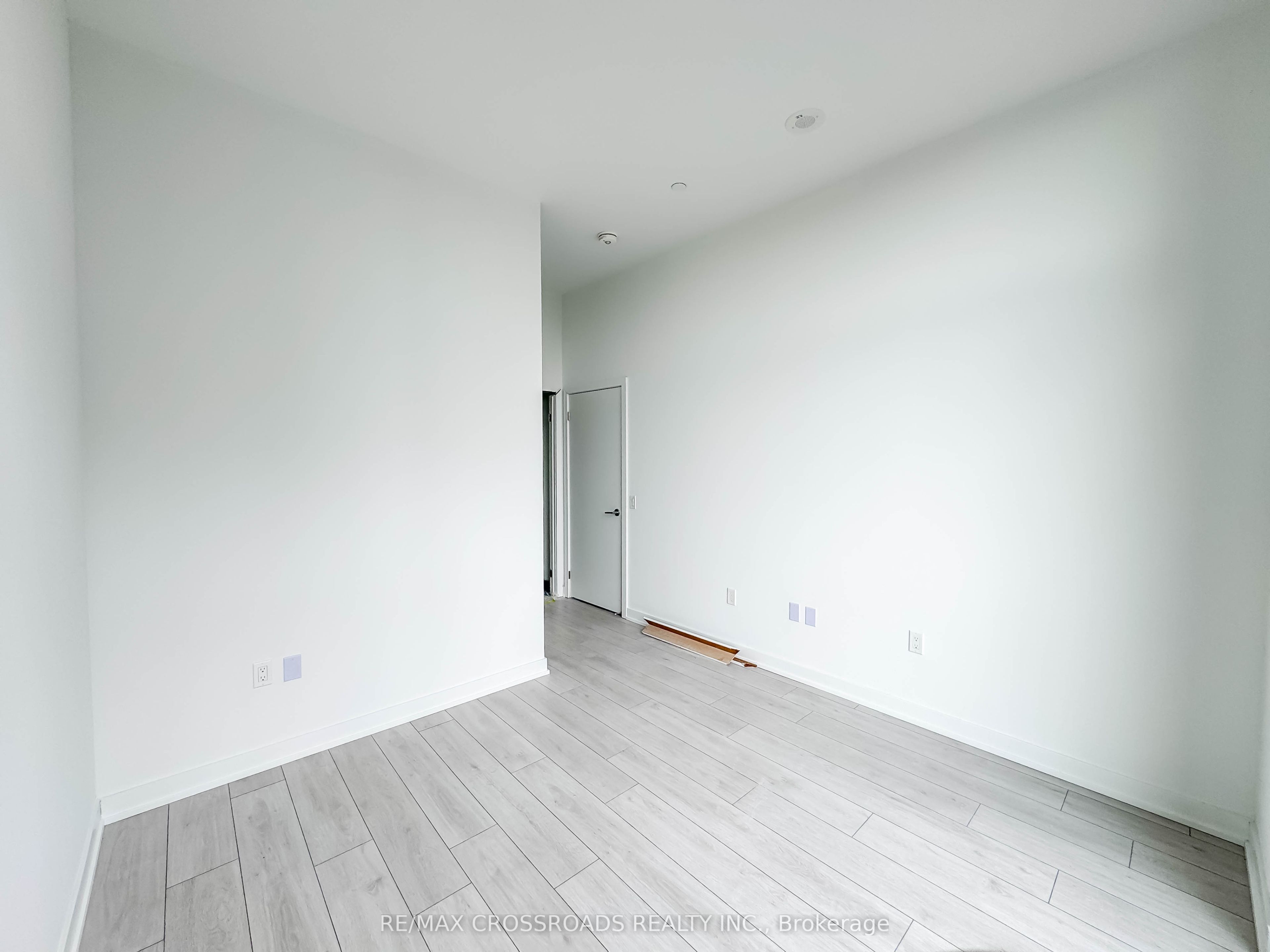 1606 Charles Street 205, Whitby, ON L1N 0P1 photo 4