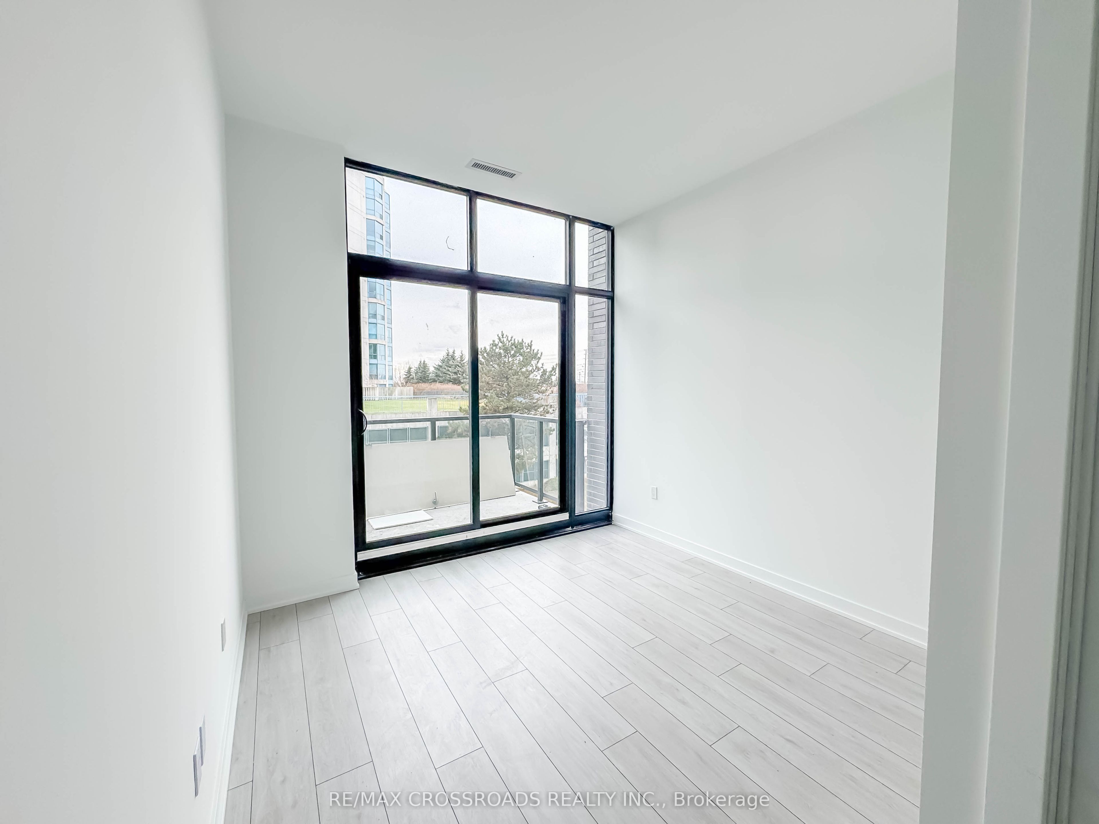 1606 Charles Street 205, Whitby, ON L1N 0P1 photo 5