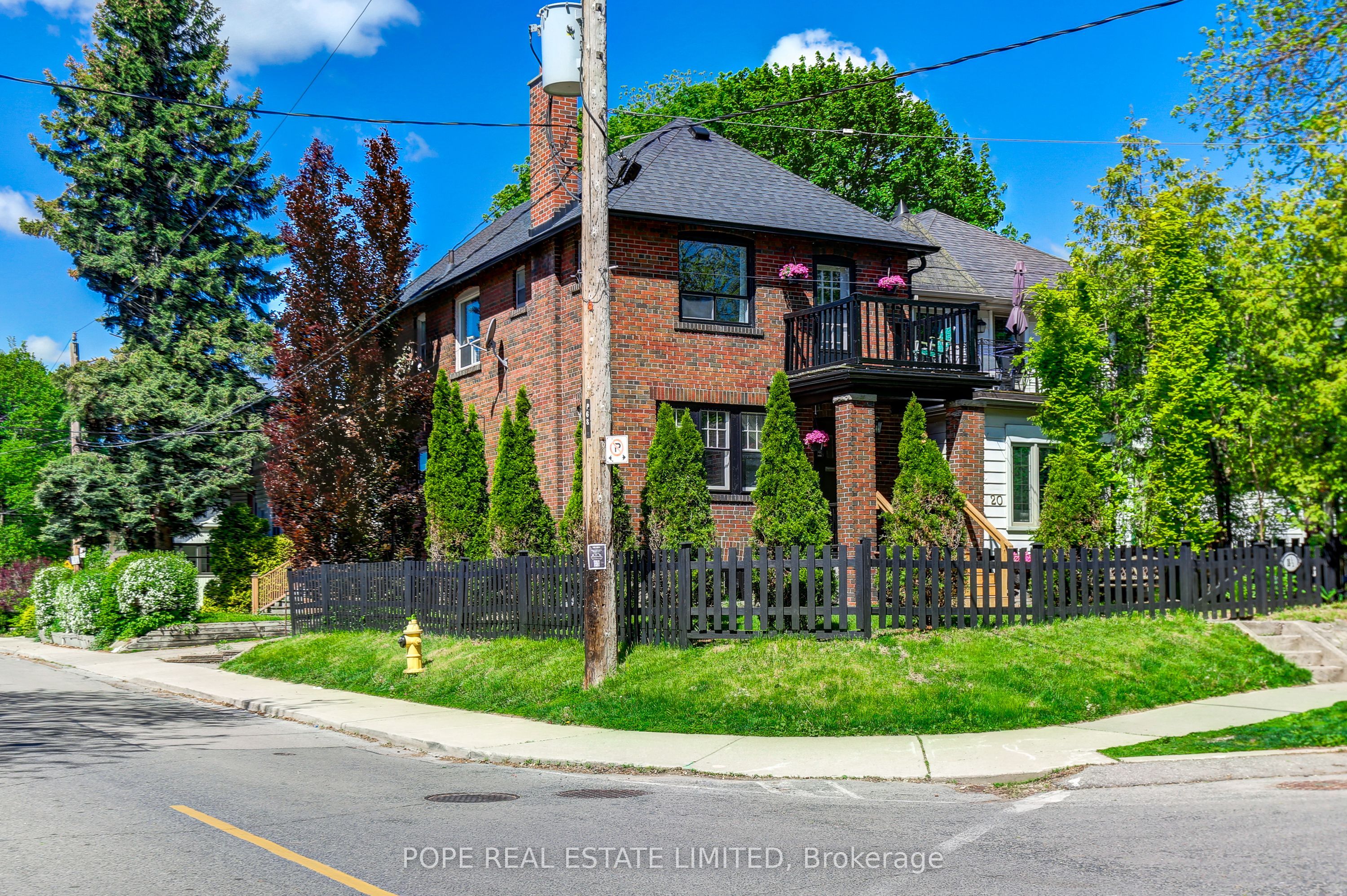 18 Edgewood Avenue, Toronto, ON M4L 3E6 photo 2