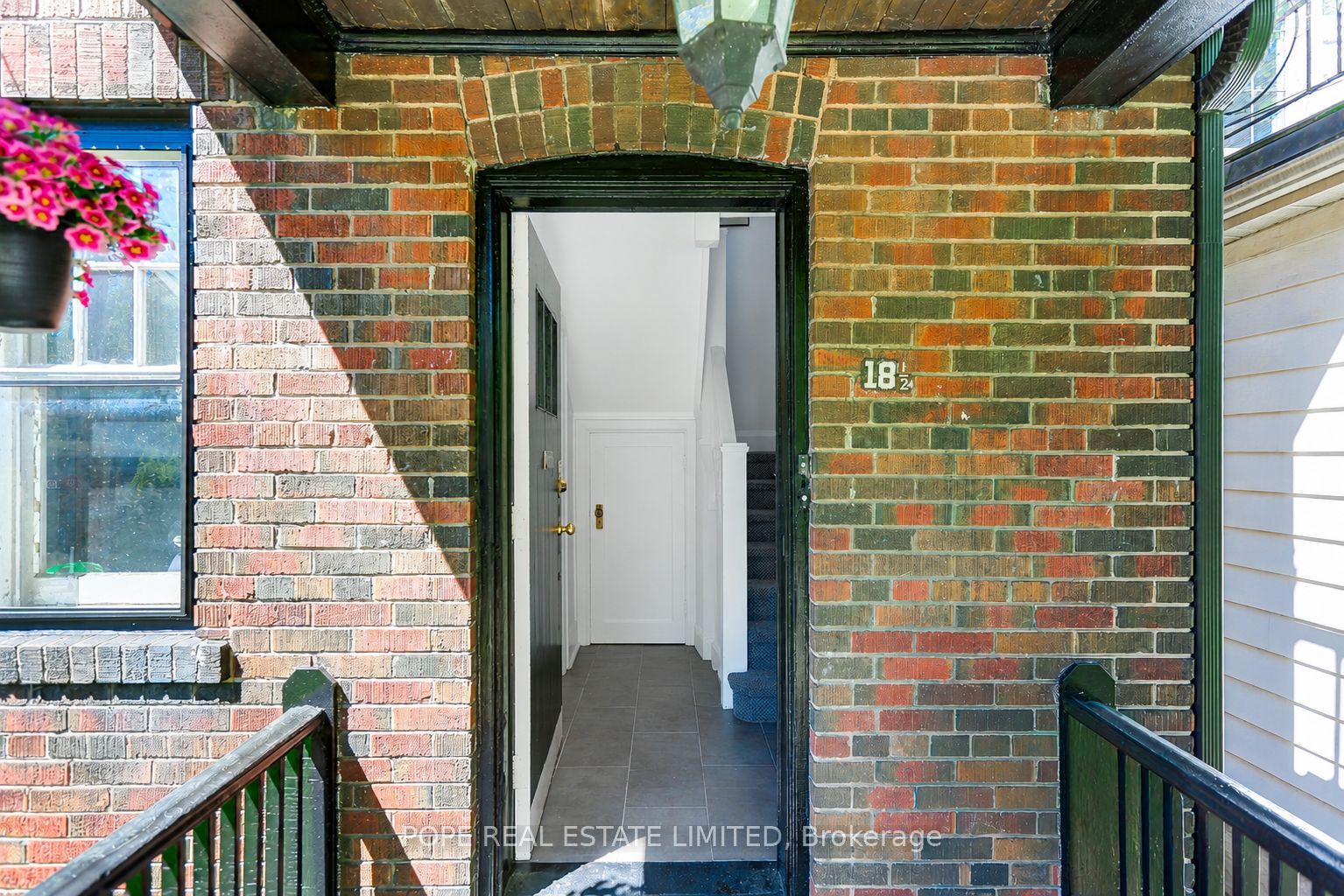 18 Edgewood Avenue, Toronto, ON M4L 3E6 photo 4