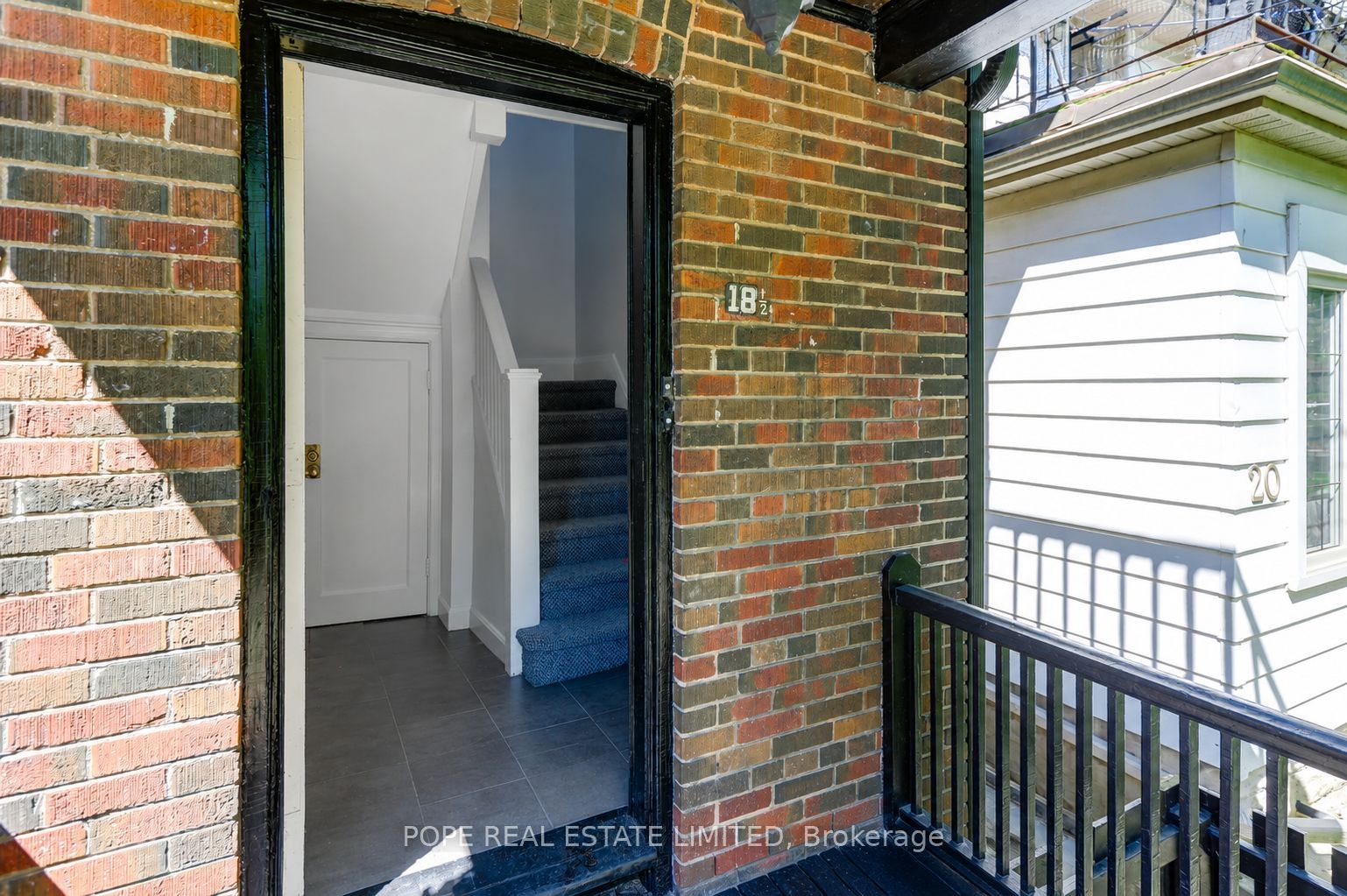18 Edgewood Avenue, Toronto, ON M4L 3E6 photo 5