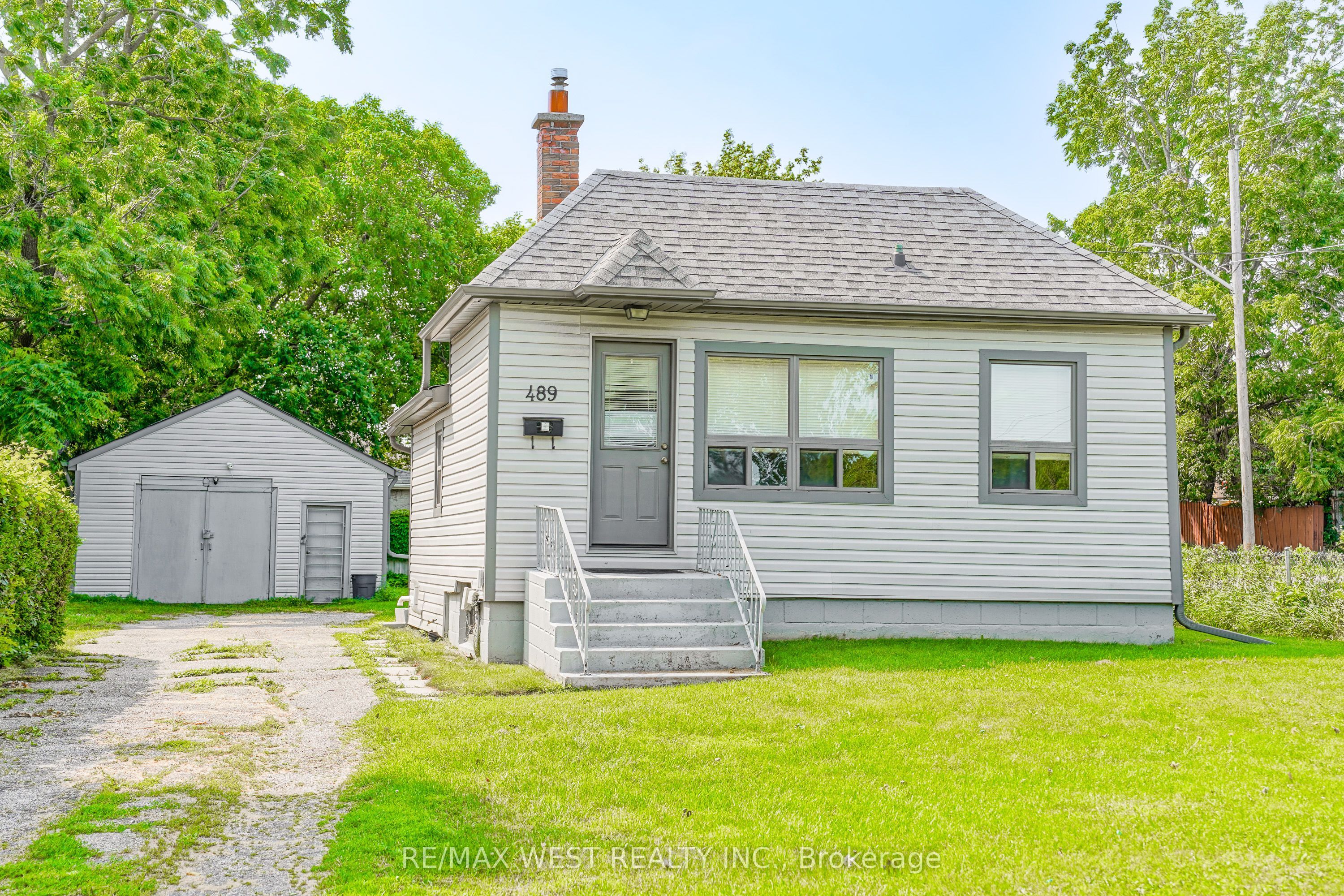 489 Dean Avenue, Oshawa, ON L1H 3E6