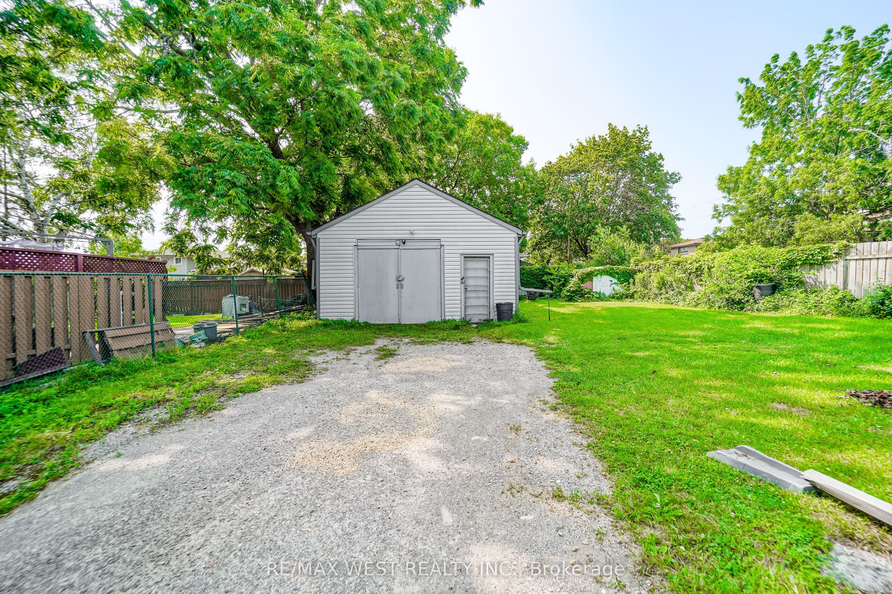 489 Dean Avenue, Oshawa, ON L1H 3E6 photo 2