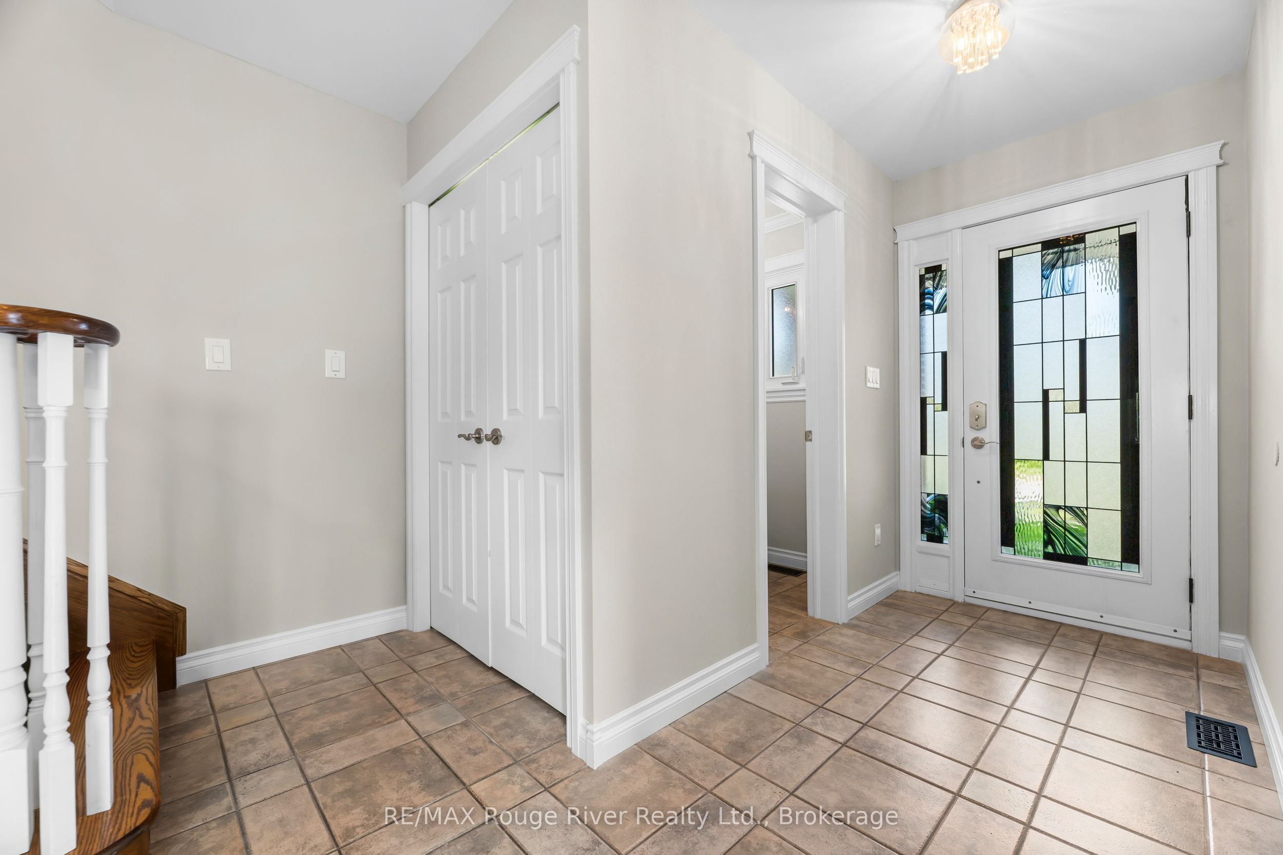 51 Lyndale Crescent, Clarington, ON L1E 1W6 photo 4
