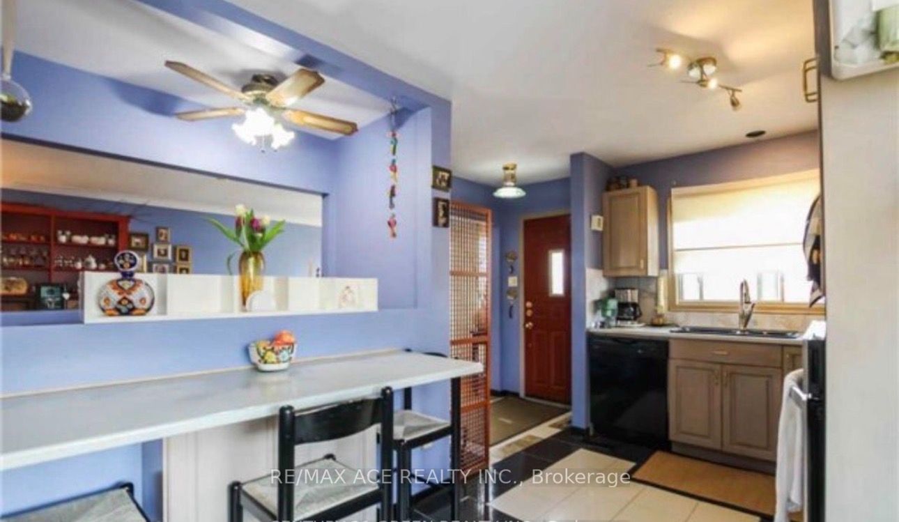 18 Roseglor Crescent, Toronto, ON M1P 3T6 photo 4