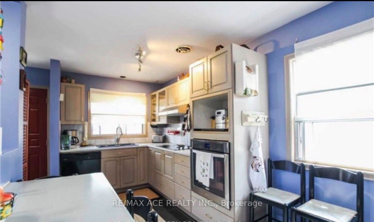 18 Roseglor Crescent, Toronto, ON M1P 3T6 photo 5