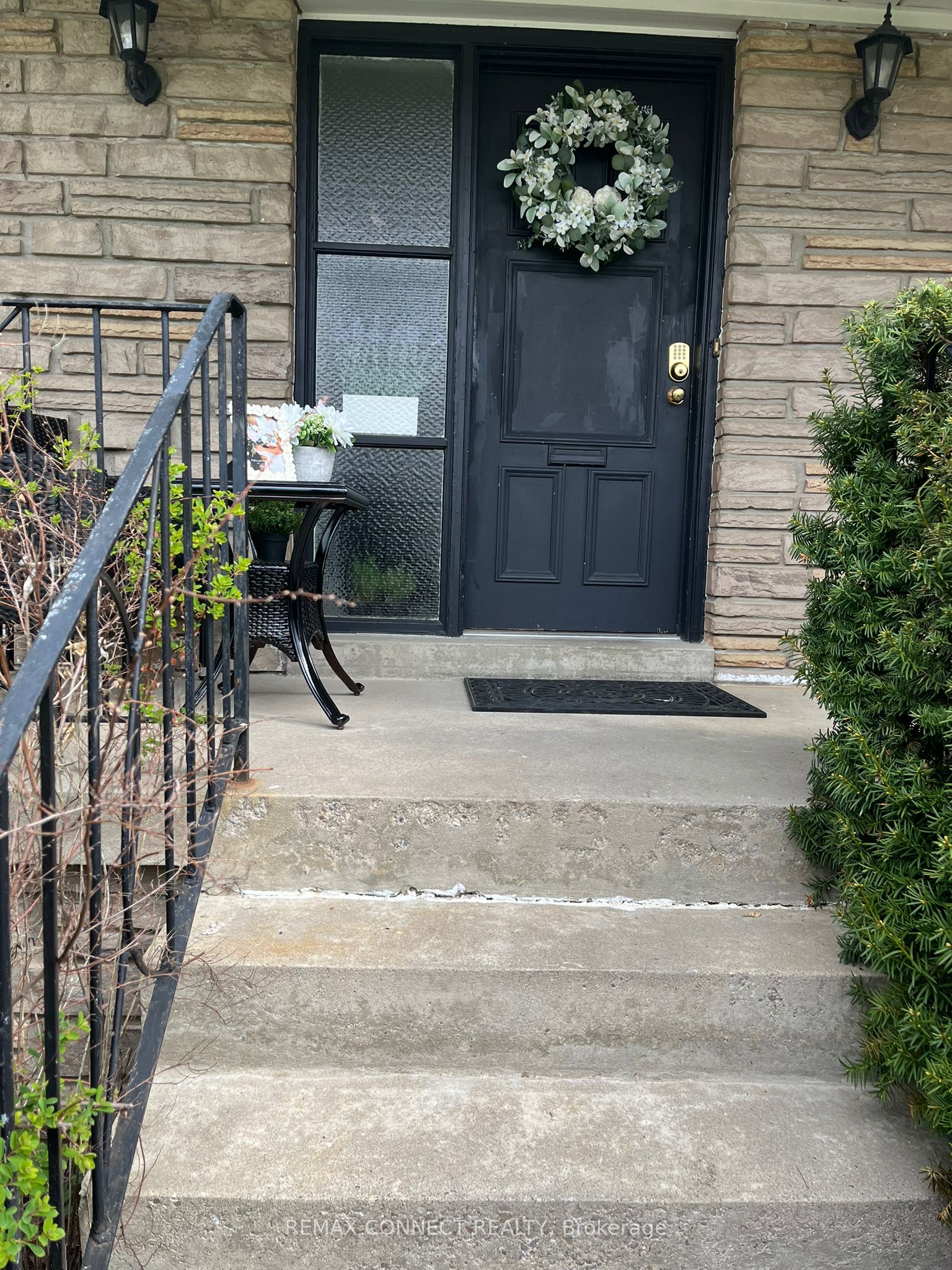 24 Lalton Place, Toronto, ON M1E 1T4 photo 2