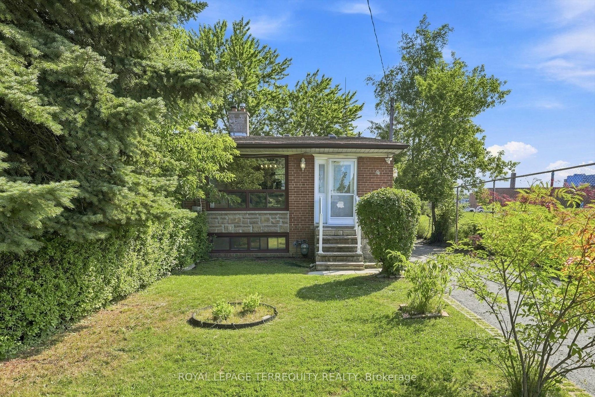 89 Benjamin Boulevard, Toronto, ON M1K 3P2
