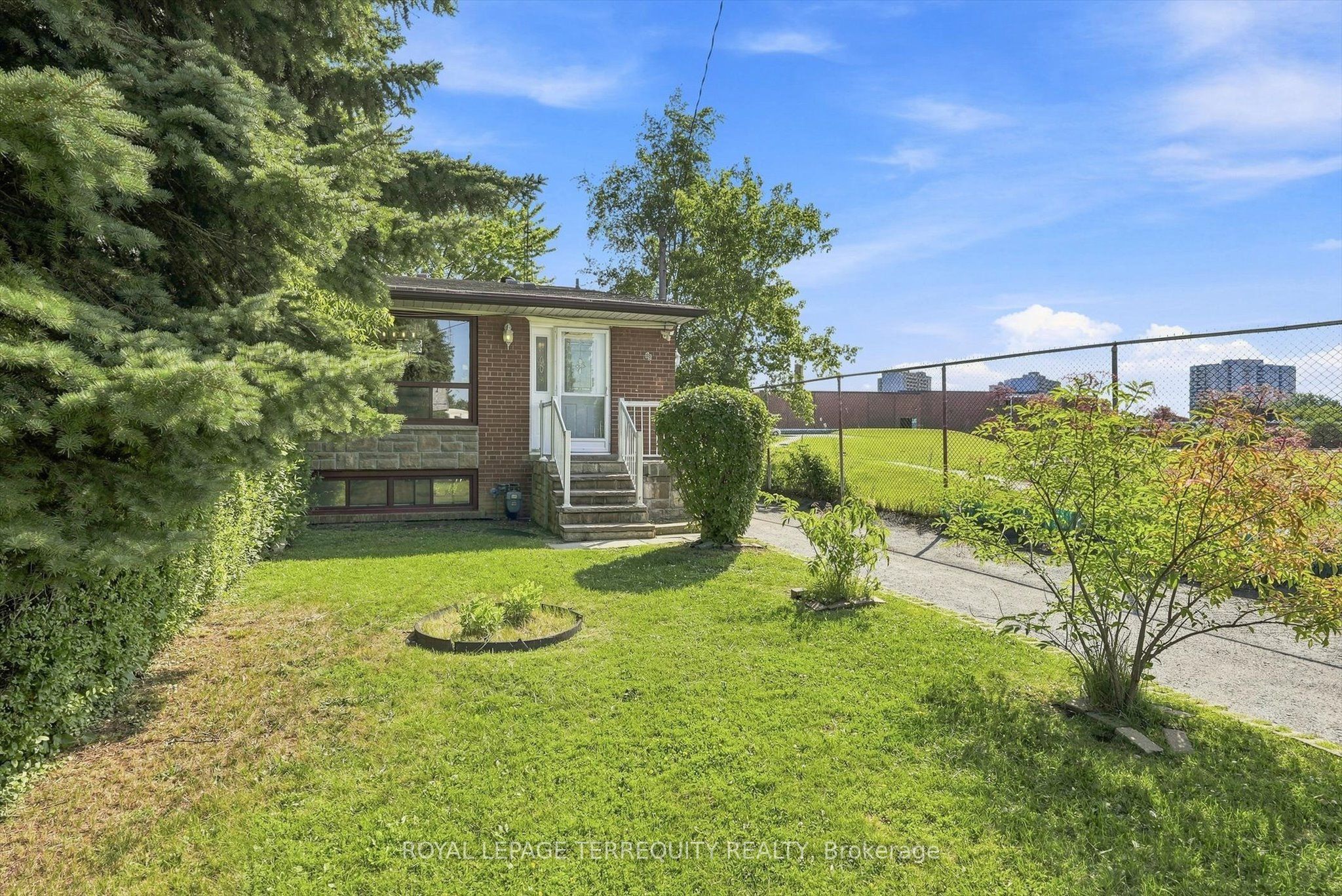 89 Benjamin Boulevard, Toronto, ON M1K 3P2 photo 2