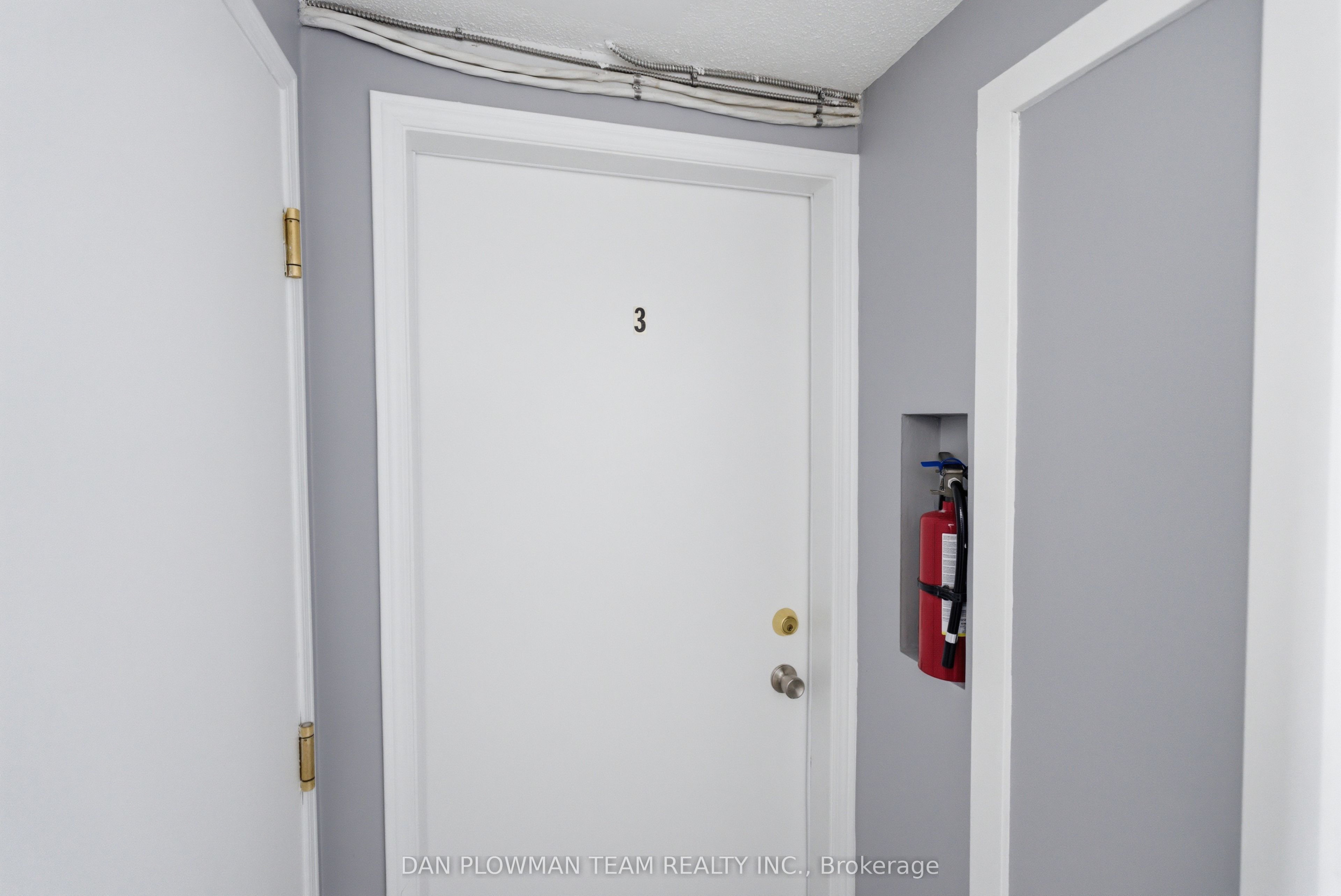 176 Nassau Street 3, Oshawa, ON L1J 4A5