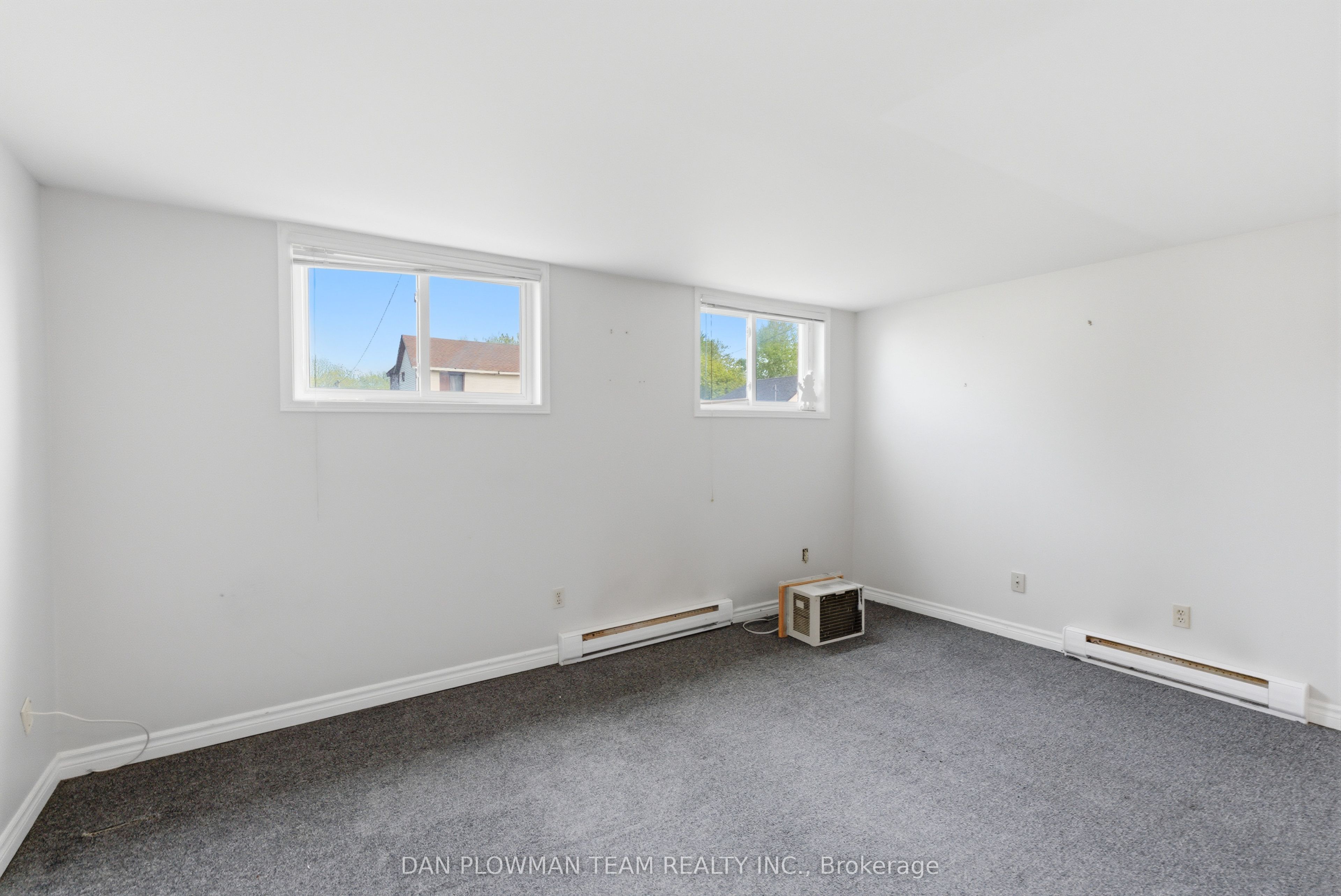 176 Nassau Street 3, Oshawa, ON L1J 4A5 photo 2