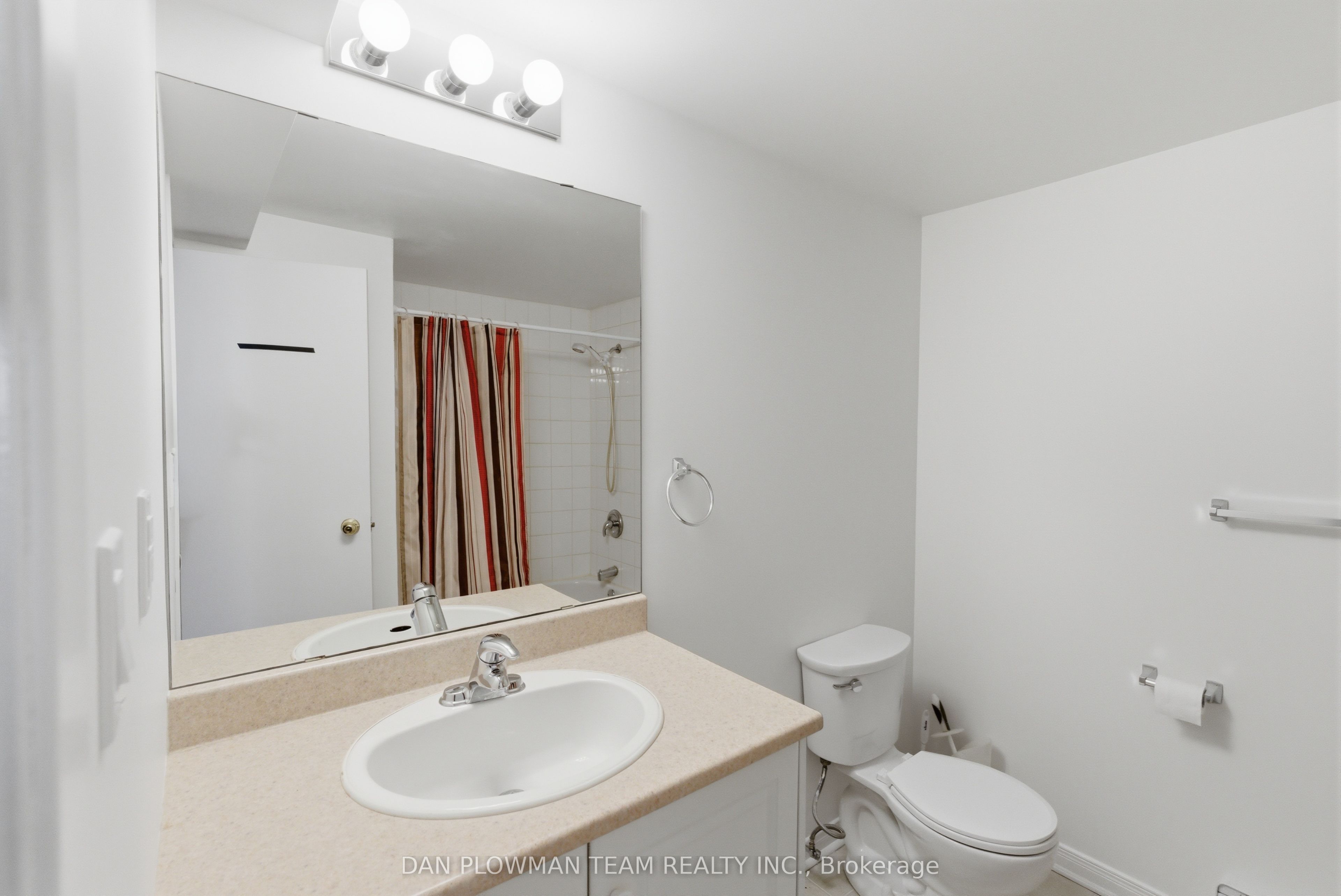 176 Nassau Street 3, Oshawa, ON L1J 4A5 photo 5