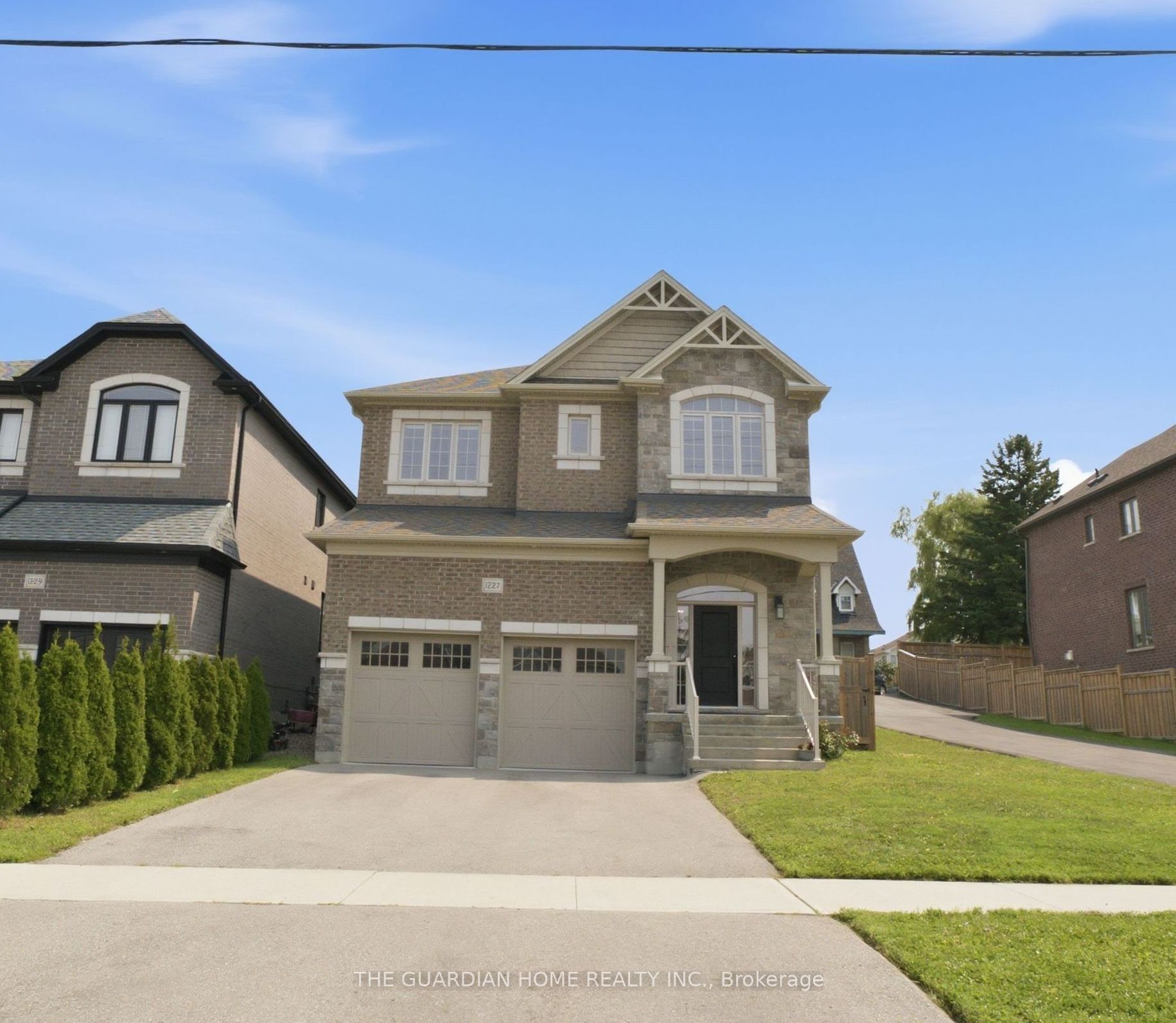 1227 Grandview Street N, Oshawa, ON L1K 2S9 photo 2