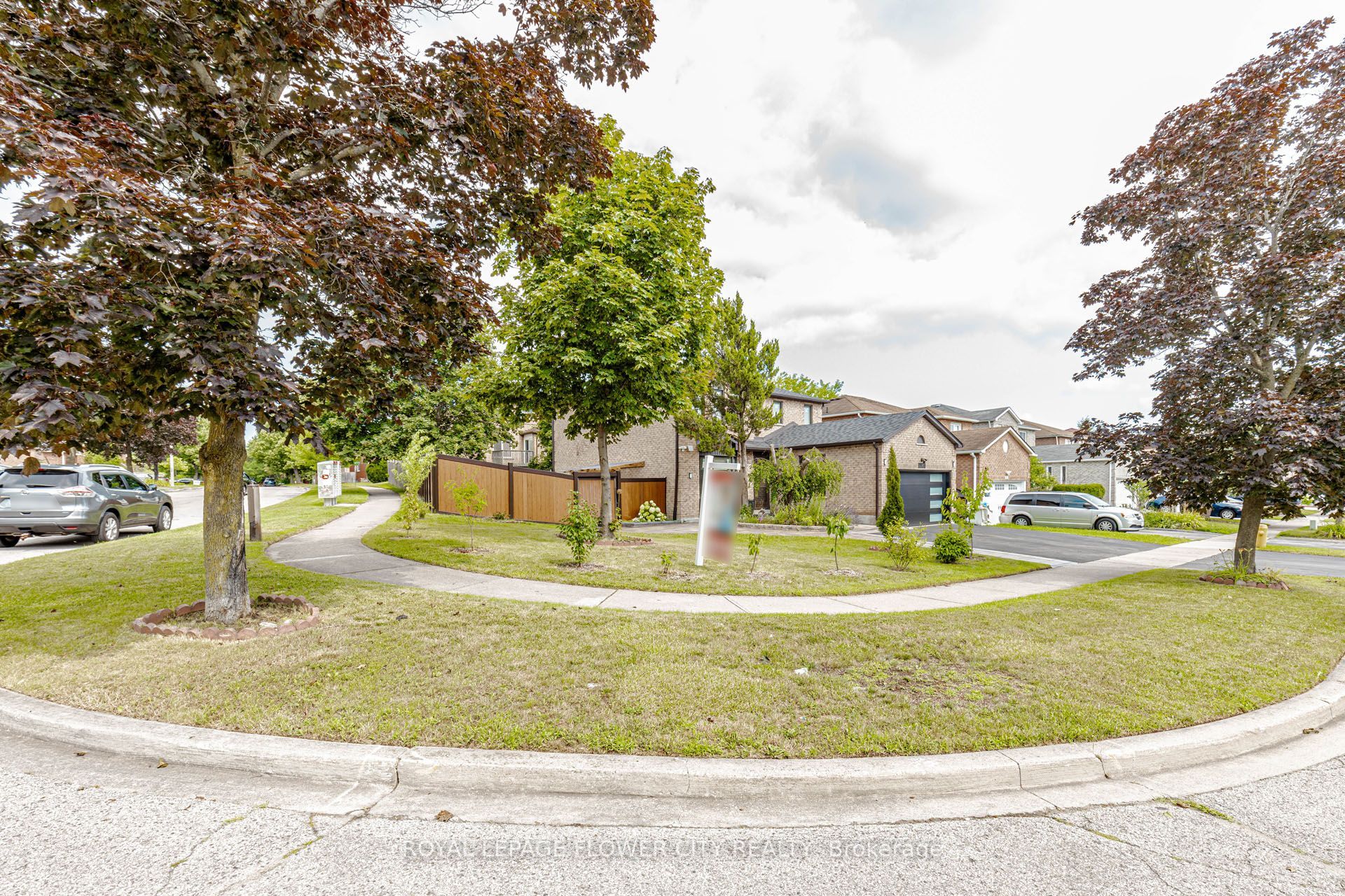 1530 Somergrove Crescent, Pickering, ON L1X 2K7 photo 2
