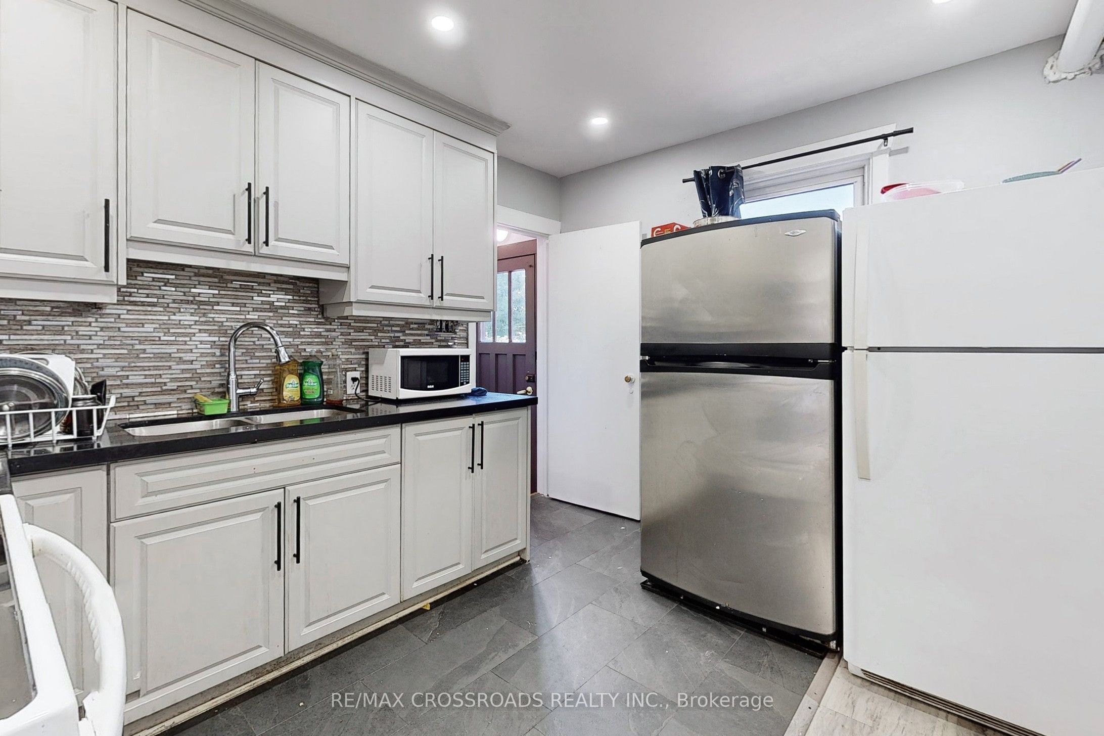 1496 Simcoe Street N, Oshawa, ON L1G 4X7 photo 3