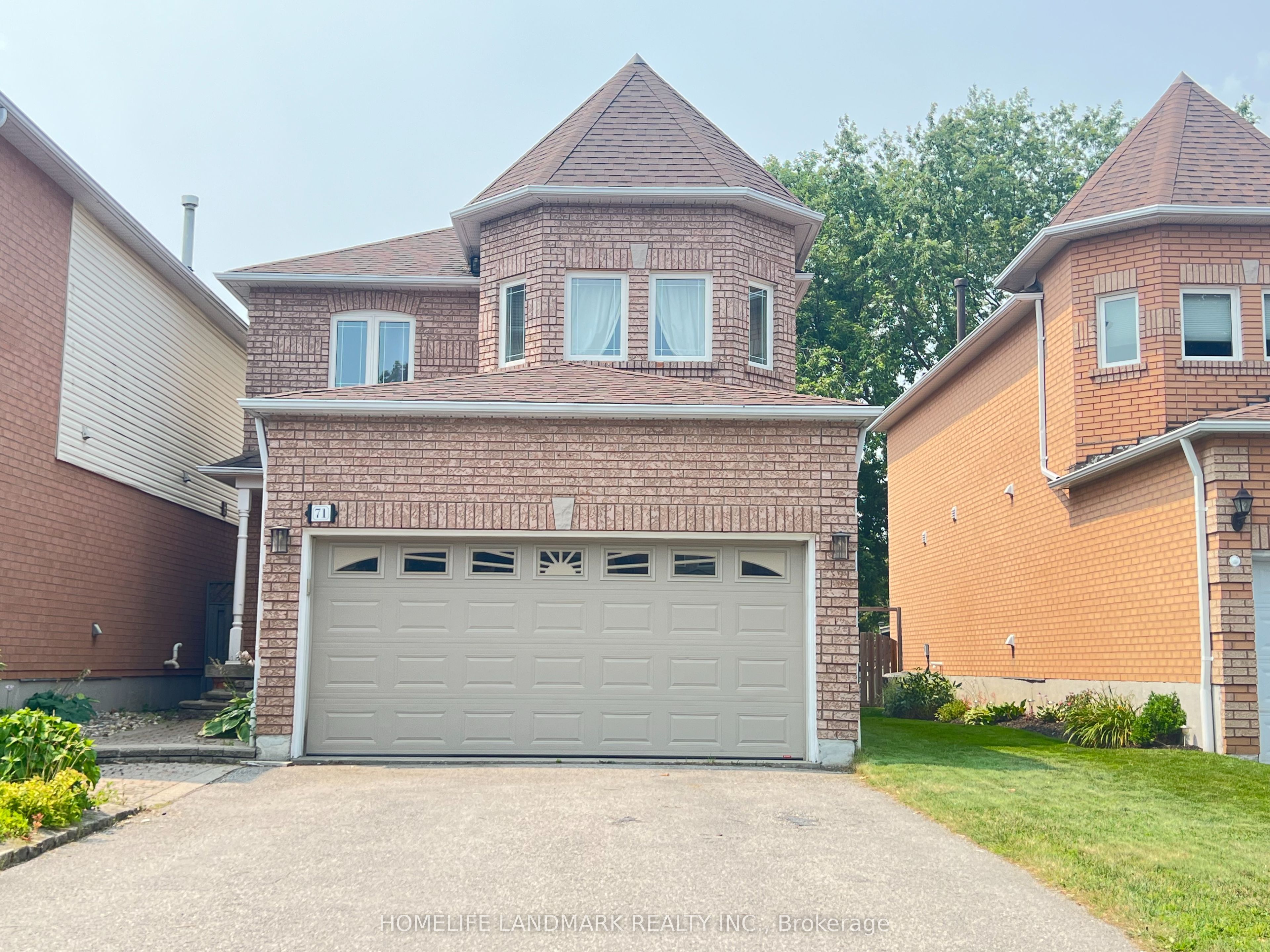 71 Steele Valley Court, Whitby, ON L1R 2M3