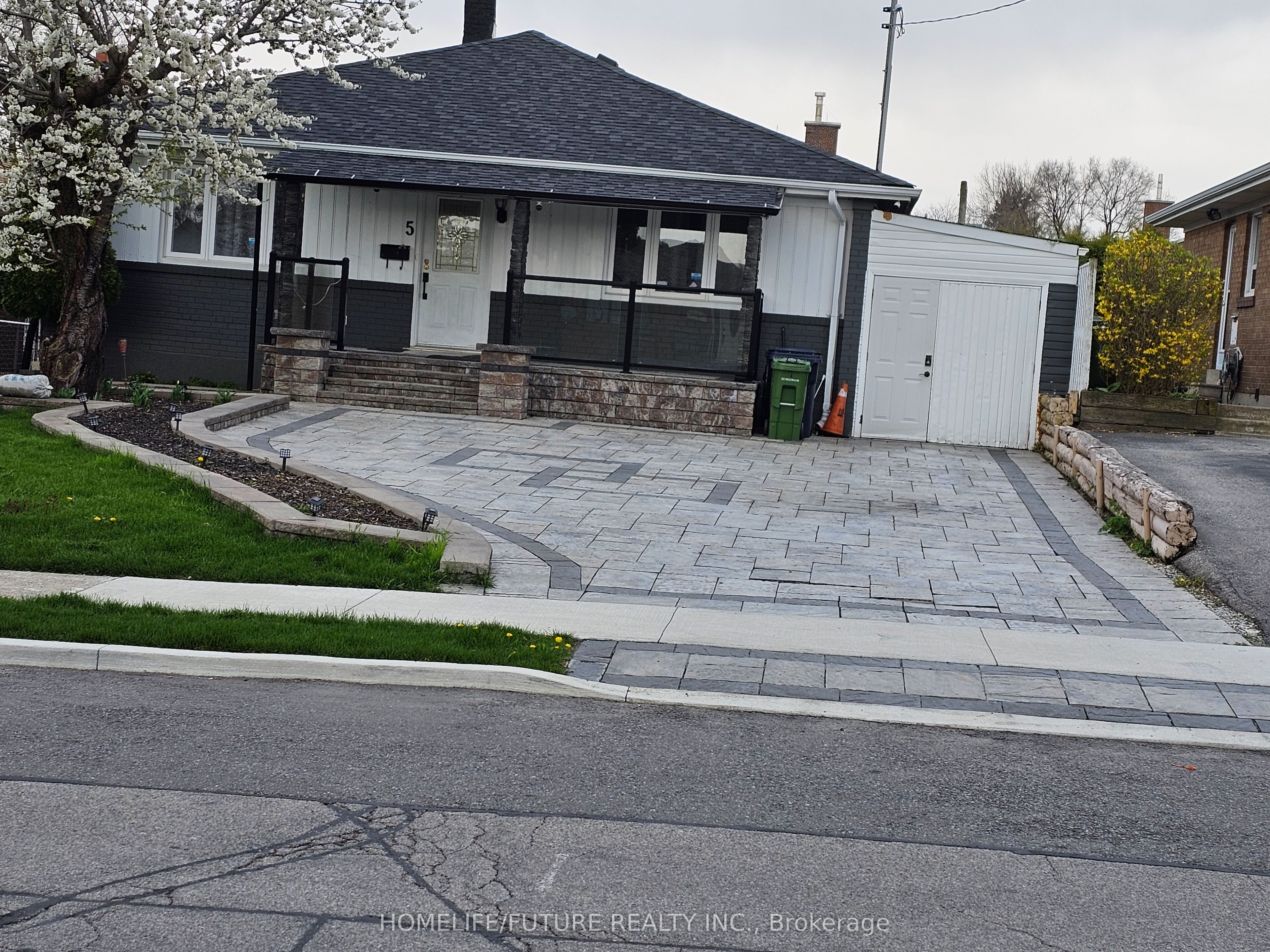5 Sherwood Avenue Main, Toronto, ON M1R 1M7