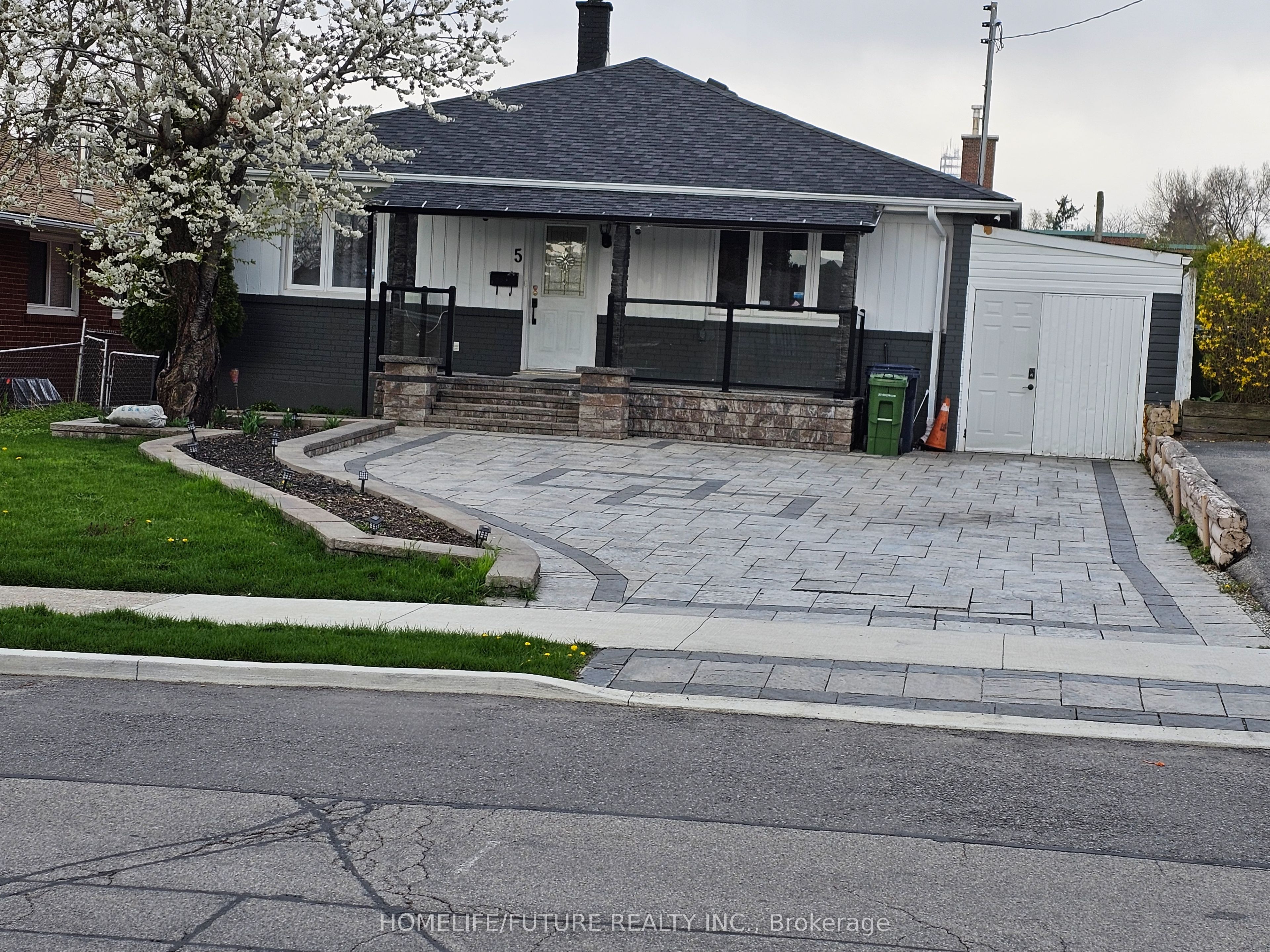 5 Sherwood Avenue Main, Toronto, ON M1R 1M7 photo 3