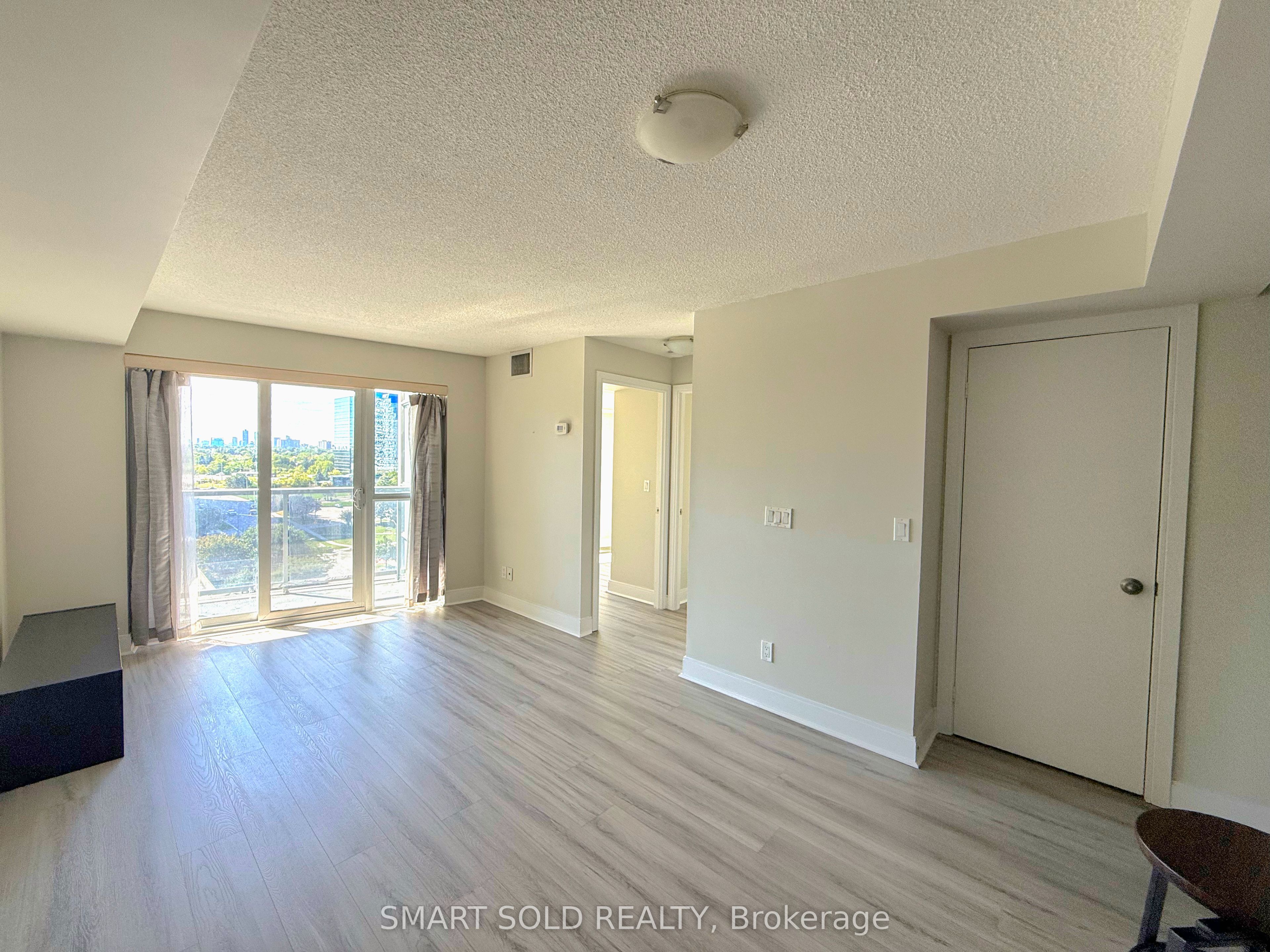 135 Village Green Square 922, Toronto, ON M1S 0G4