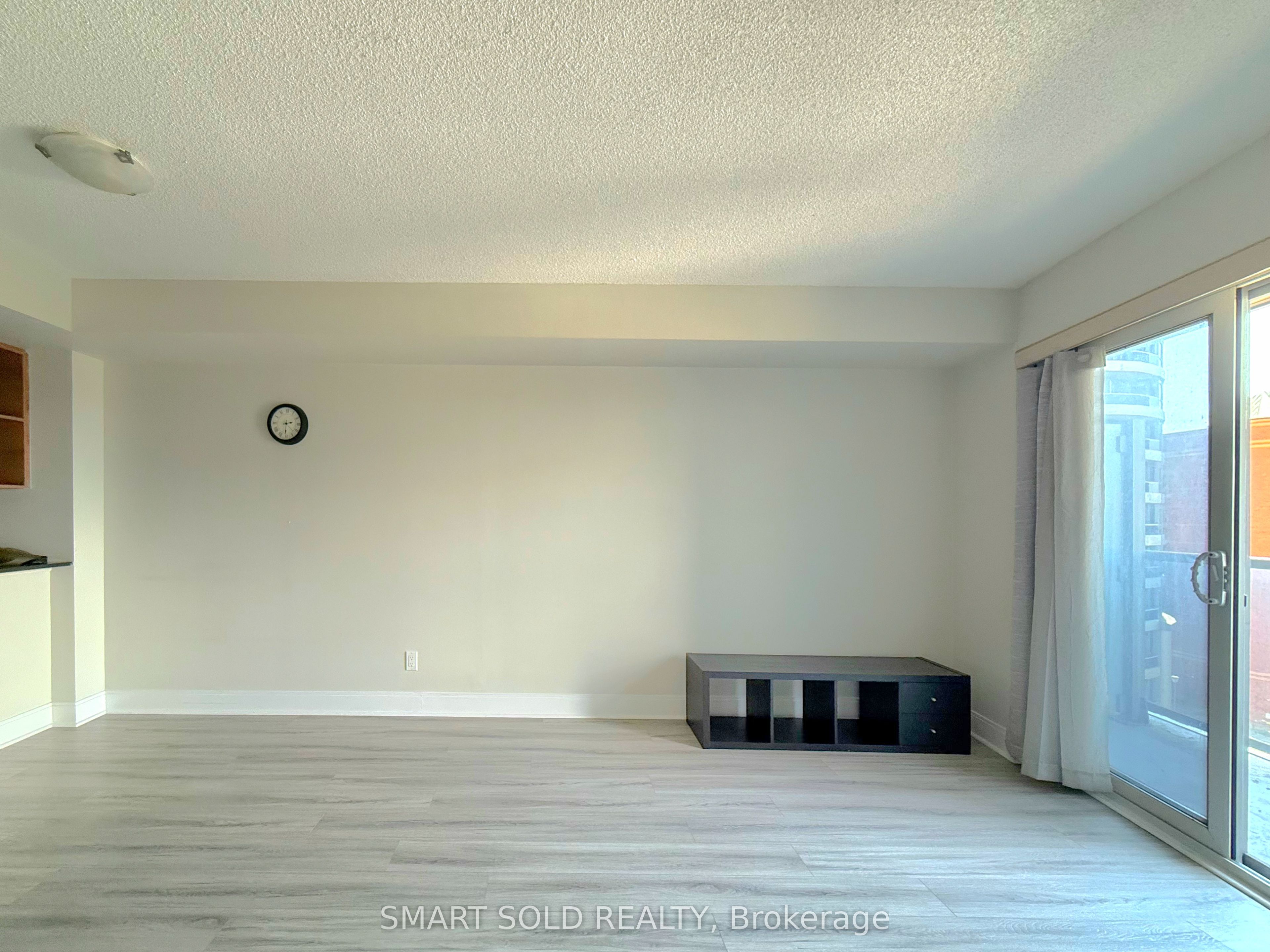 135 Village Green Square 922, Toronto, ON M1S 0G4 photo 2