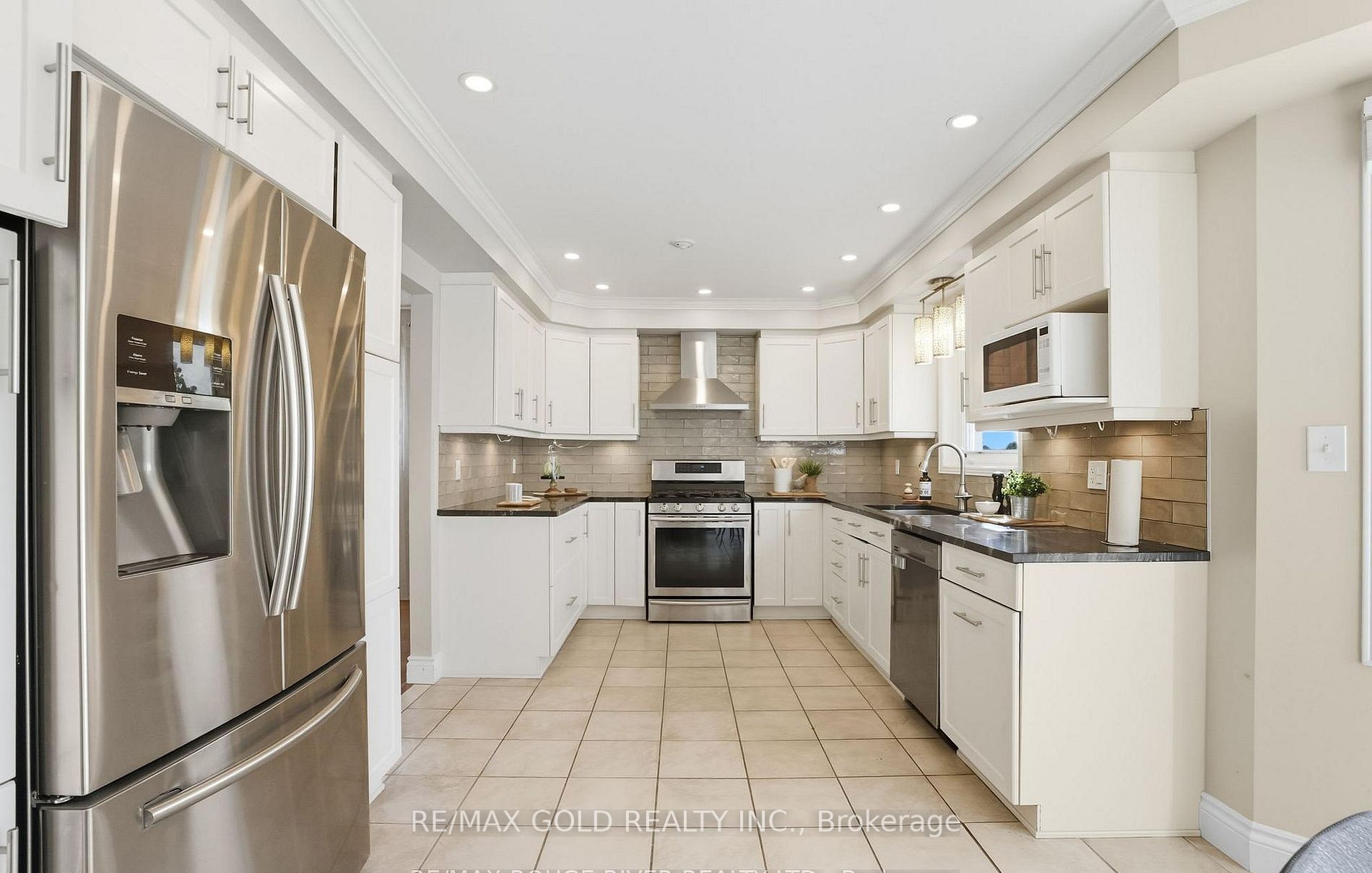 38 Silverbirch Place, Whitby, ON L1R 1X6