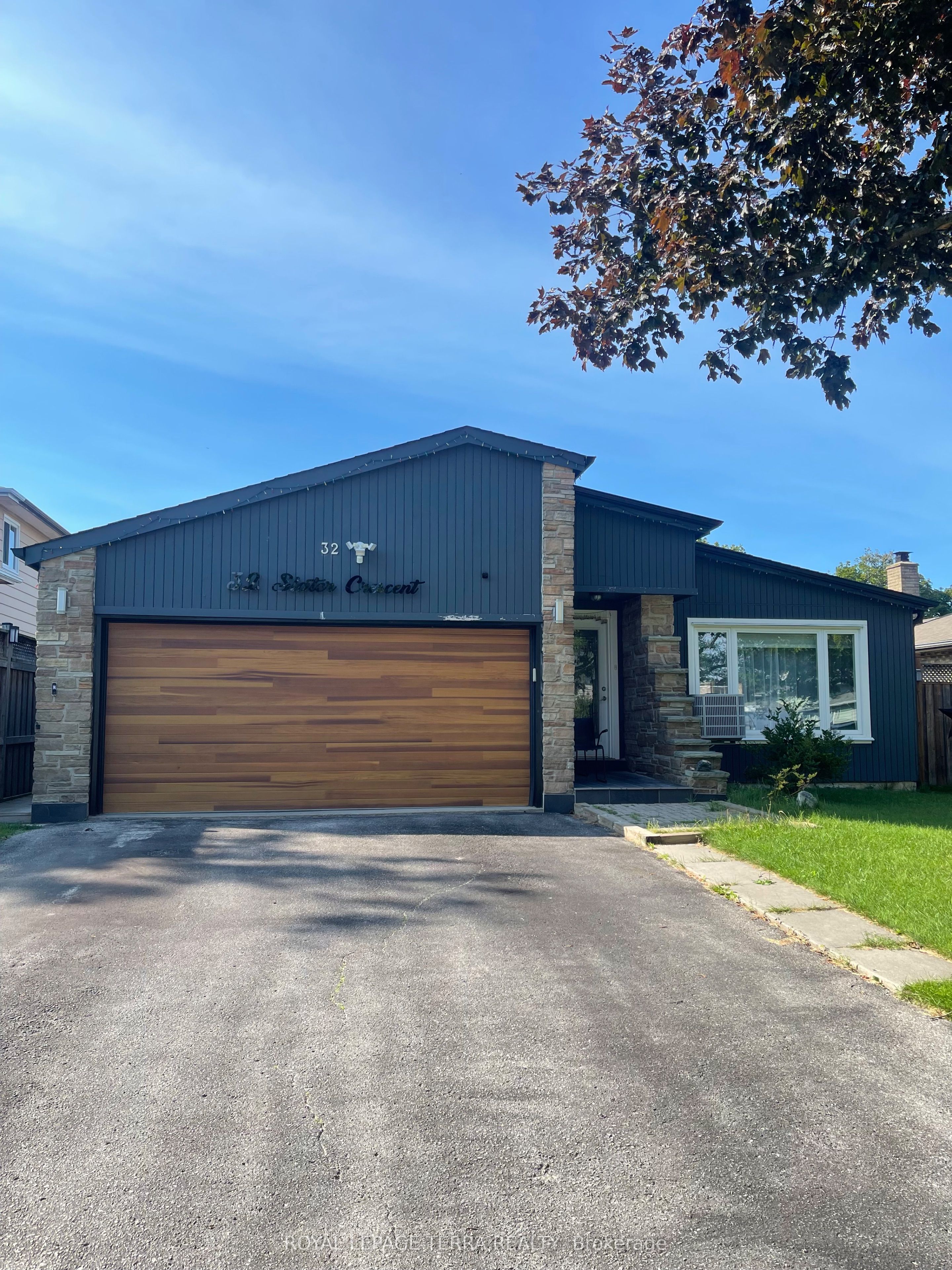 32 Slater Crescent, Ajax, ON L1S 3J3