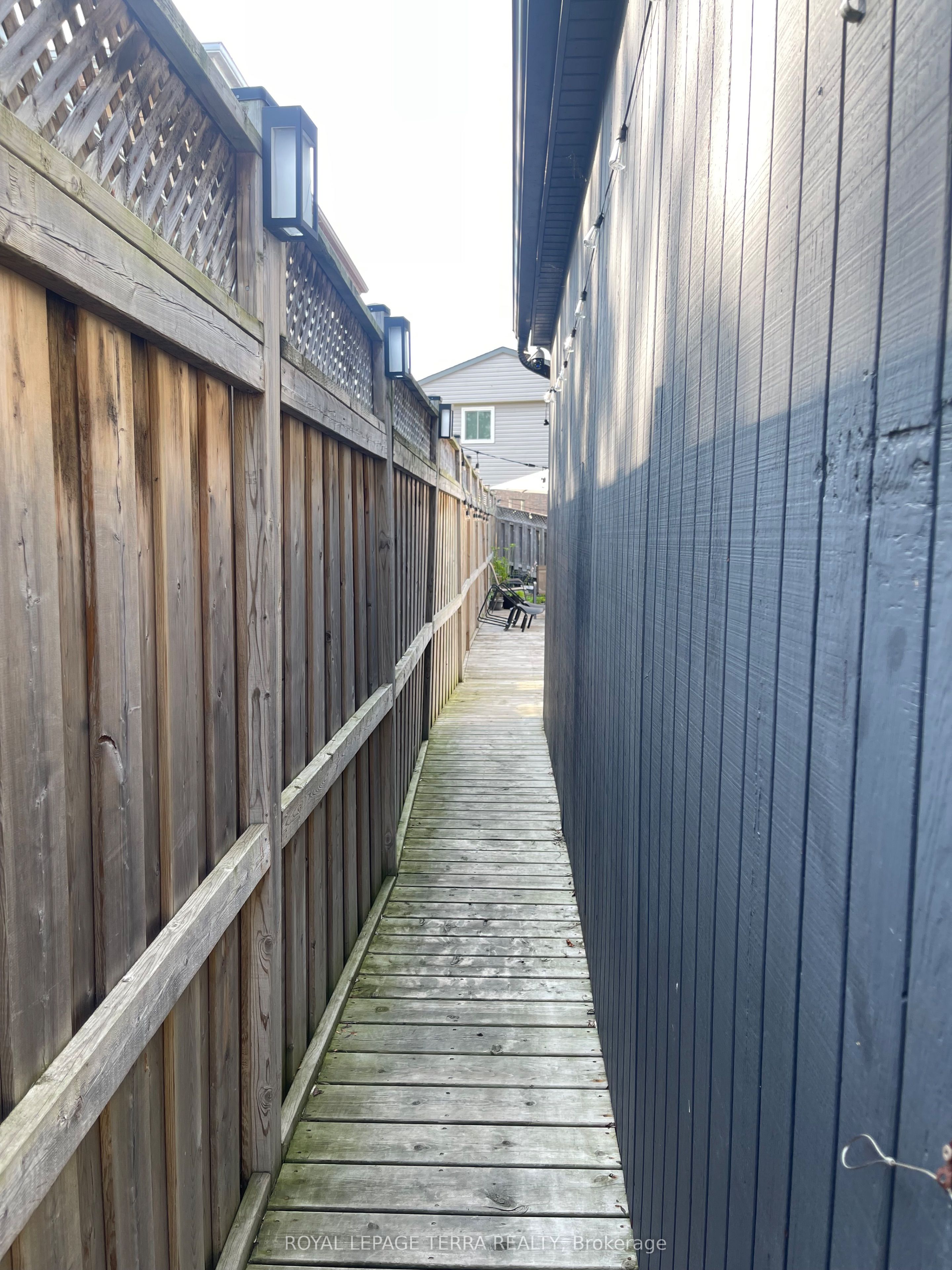 32 Slater Crescent, Ajax, ON L1S 3J3 photo 2