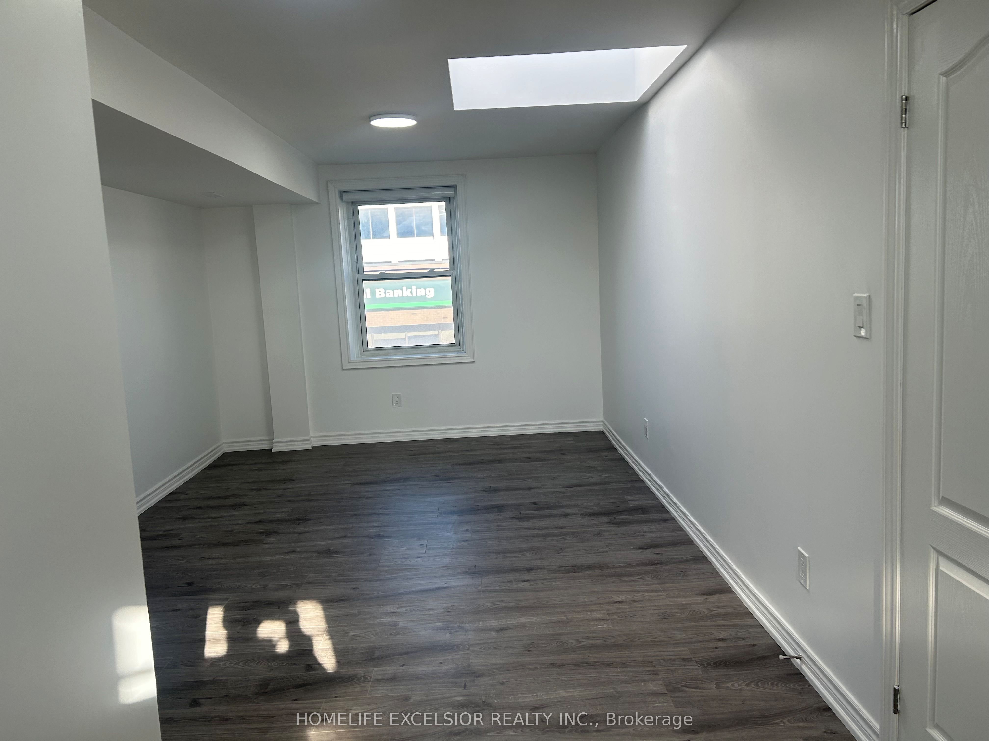 3 Simcoe Street S Unit 5, Oshawa, ON L1H 1A9