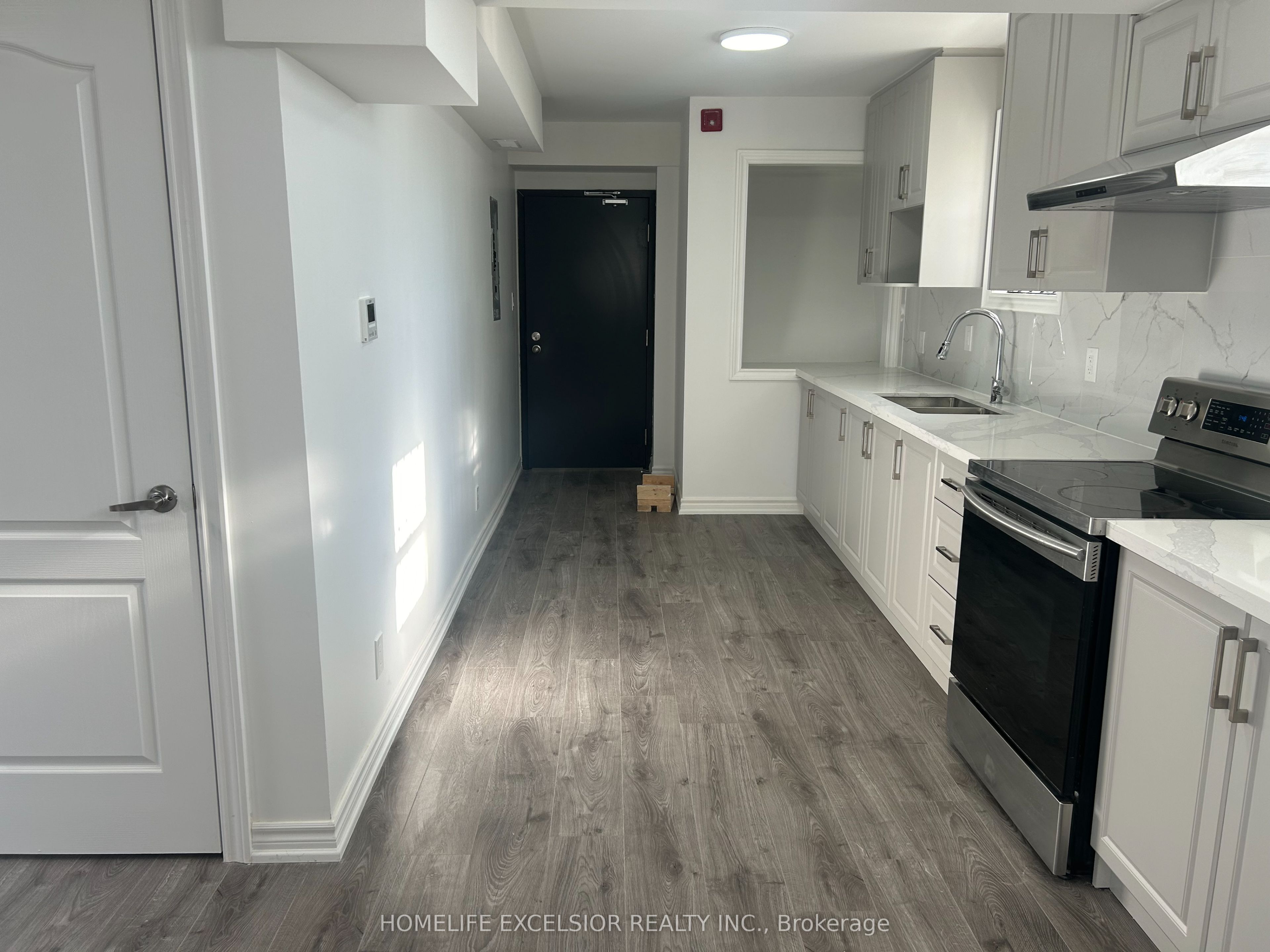 3 Simcoe Street S Unit 5, Oshawa, ON L1H 1A9 photo 4
