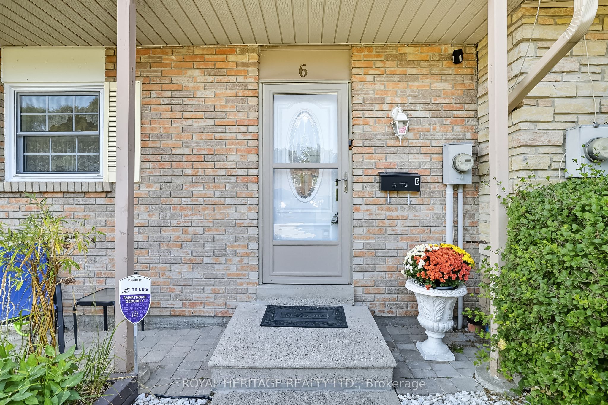 580 Eyer Drive 6, Pickering, ON L1W 3B7 photo 2