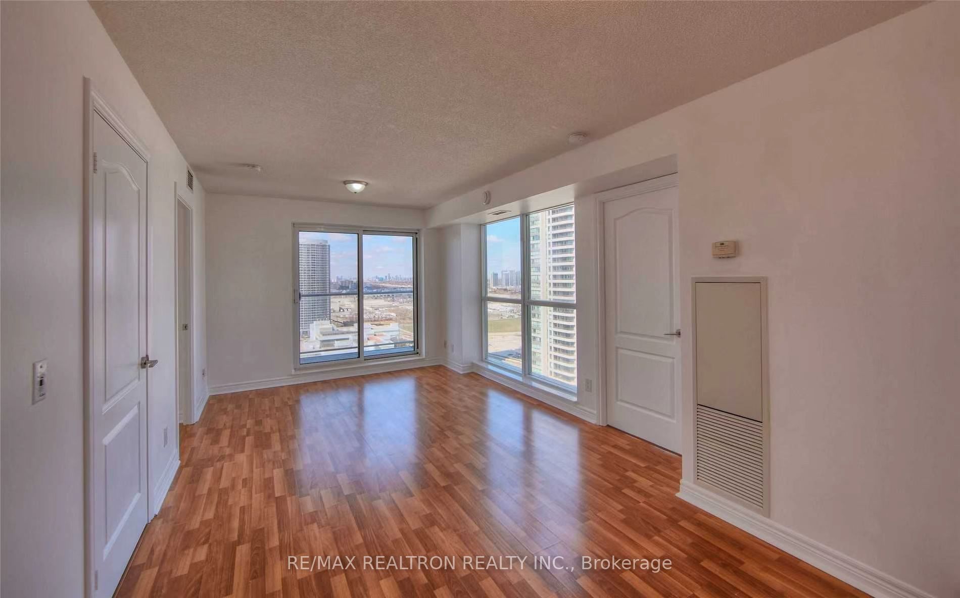 60 Town Centre Court 1602, Toronto, ON M1P 0B1 photo 3