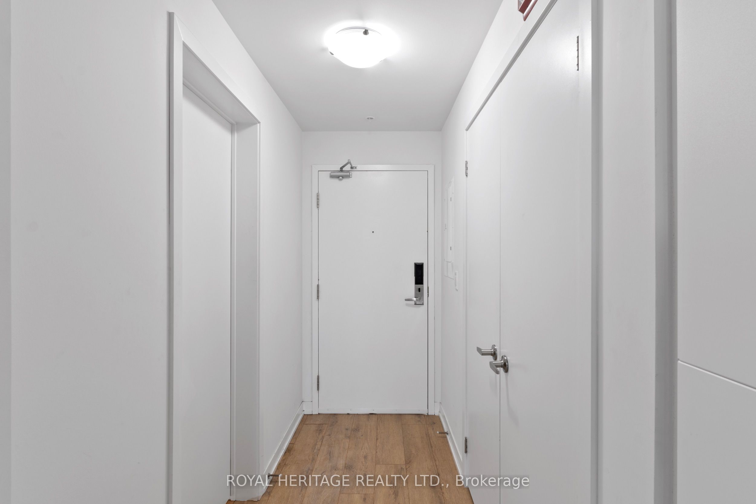 1800 Simcoe Street N 307, Oshawa, ON L1G 0C2 photo 2