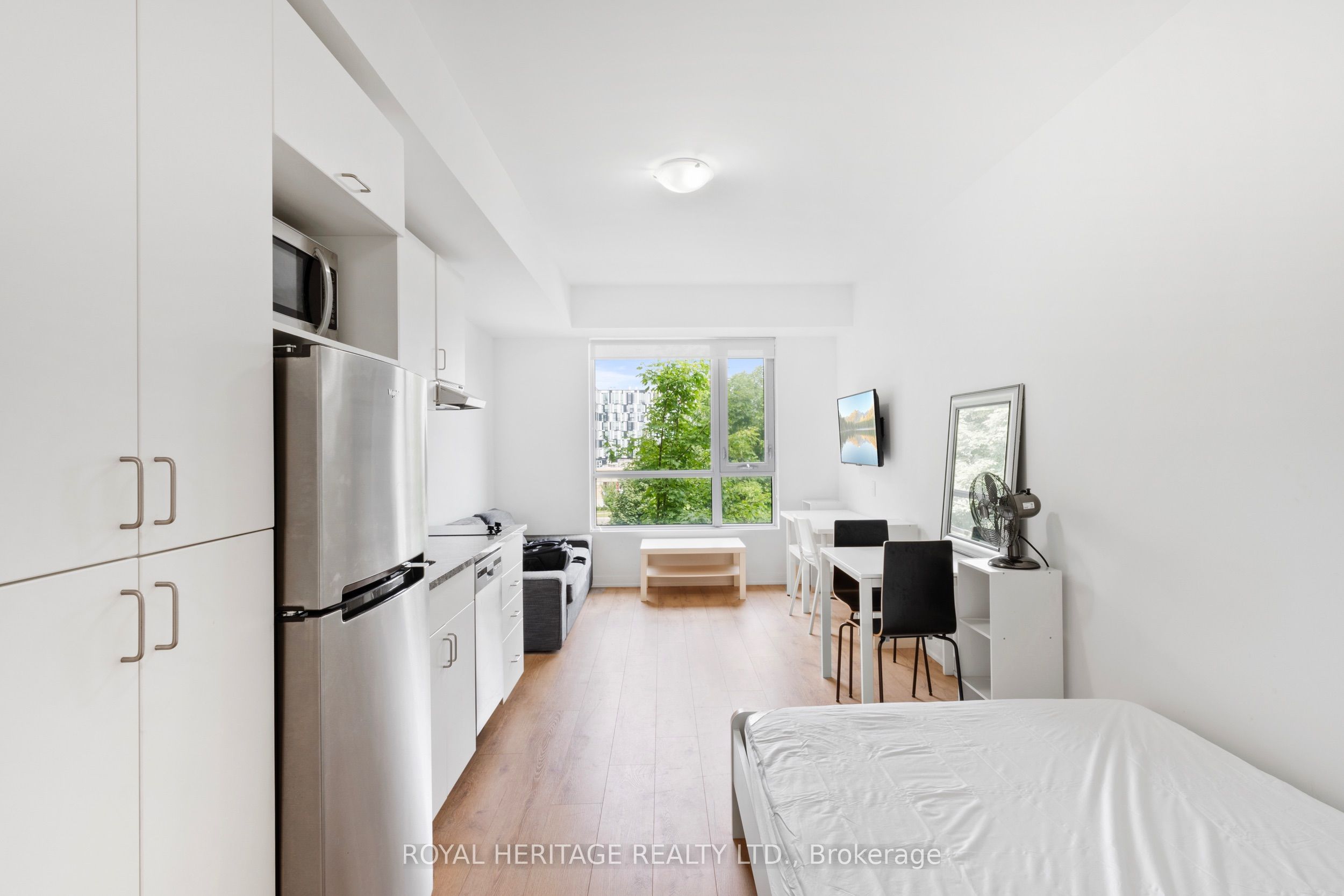 1800 Simcoe Street N 307, Oshawa, ON L1G 0C2 photo 3
