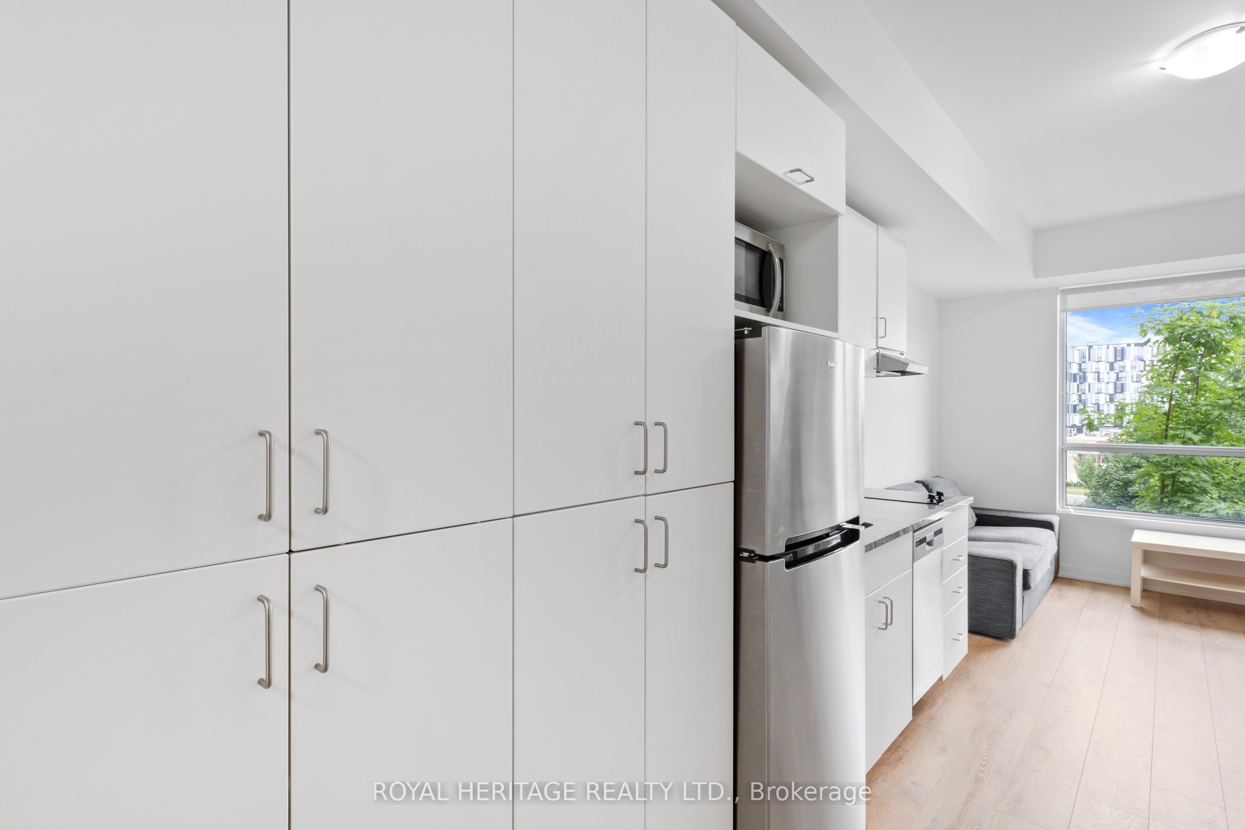 1800 Simcoe Street N 307, Oshawa, ON L1G 0C2 photo 5