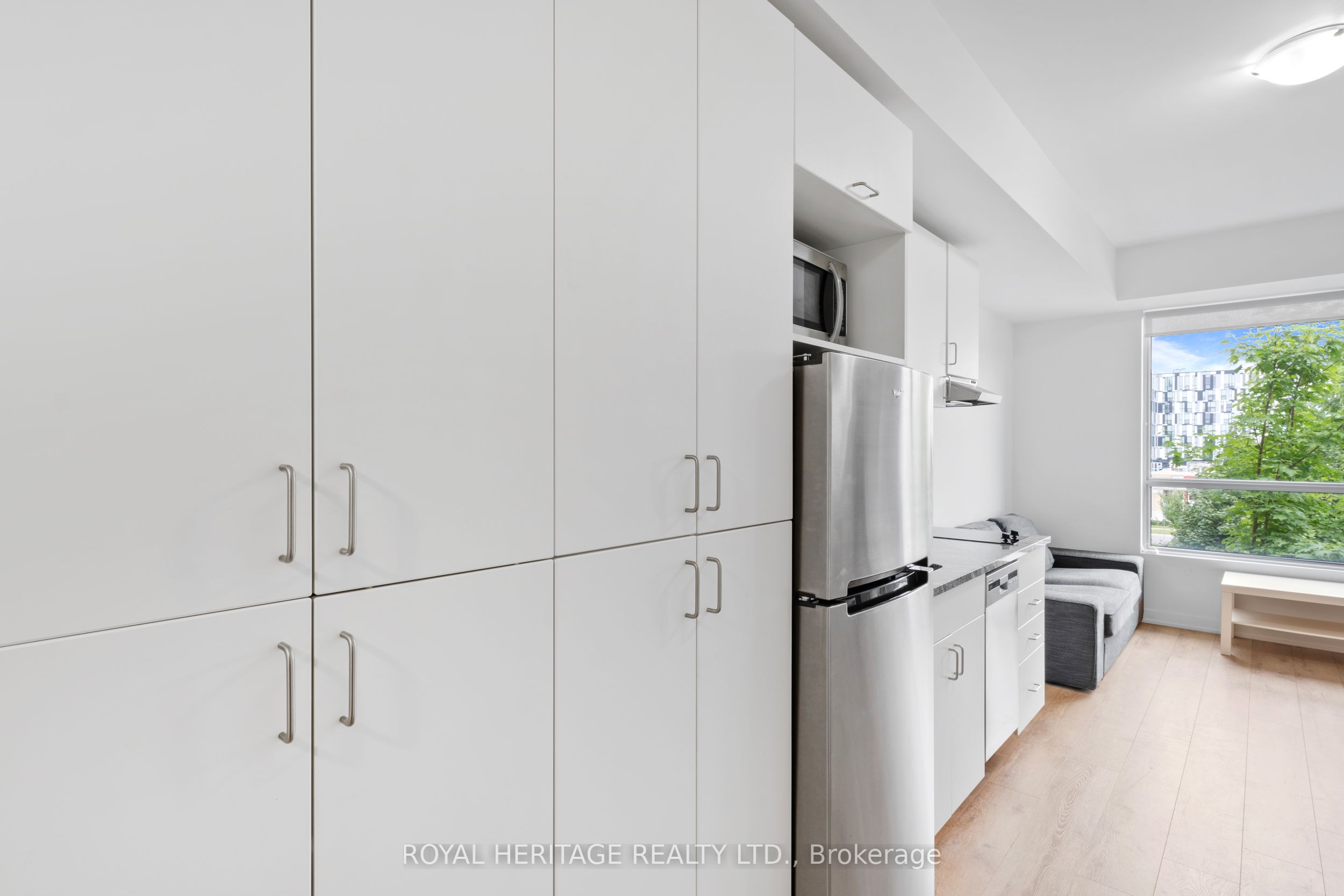 1800 Simcoe Street N 307, Oshawa, ON L1G 0C2 photo 5